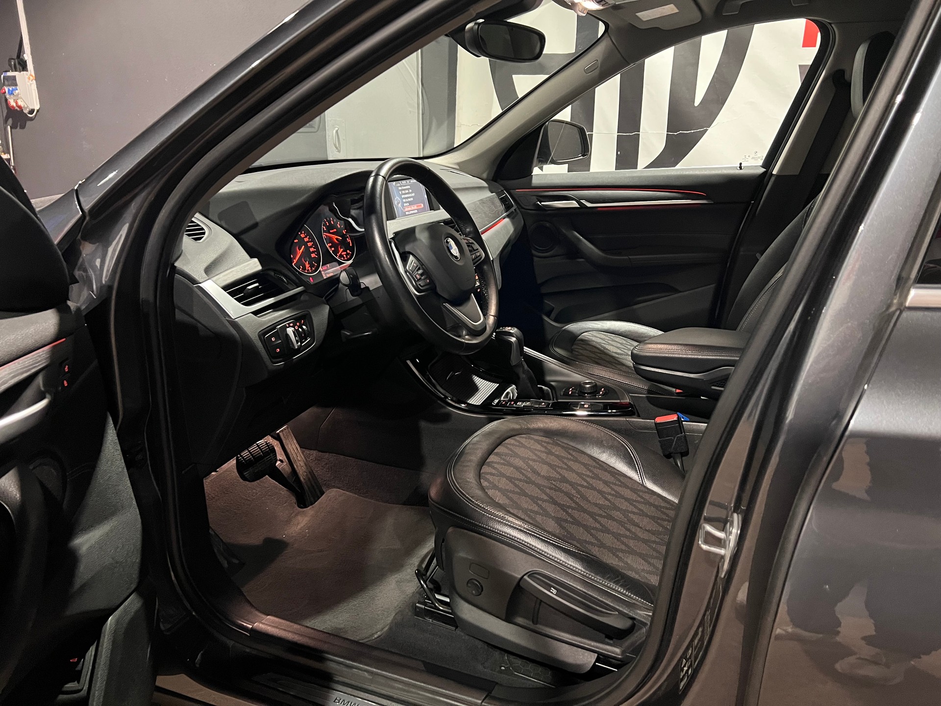 BMW X1 xDrive 20i xLine Steptronic-image-10