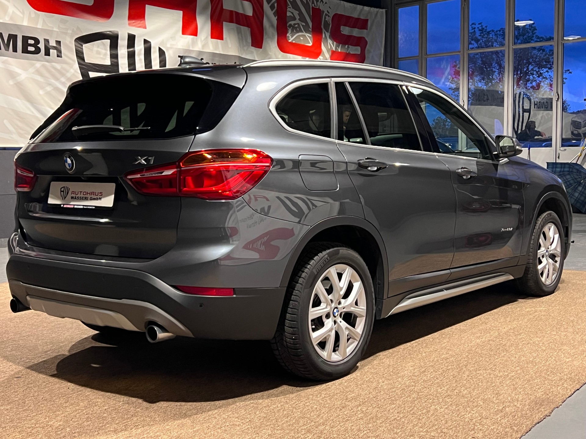 BMW X1 xDrive 20i xLine Steptronic-showroom-element-2
