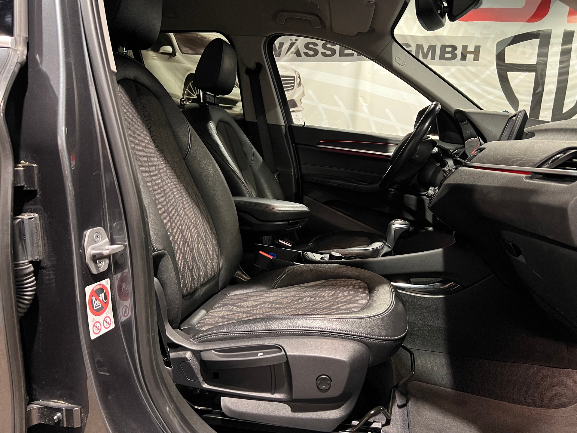 BMW X1 xDrive 20i xLine Steptronic-image-13