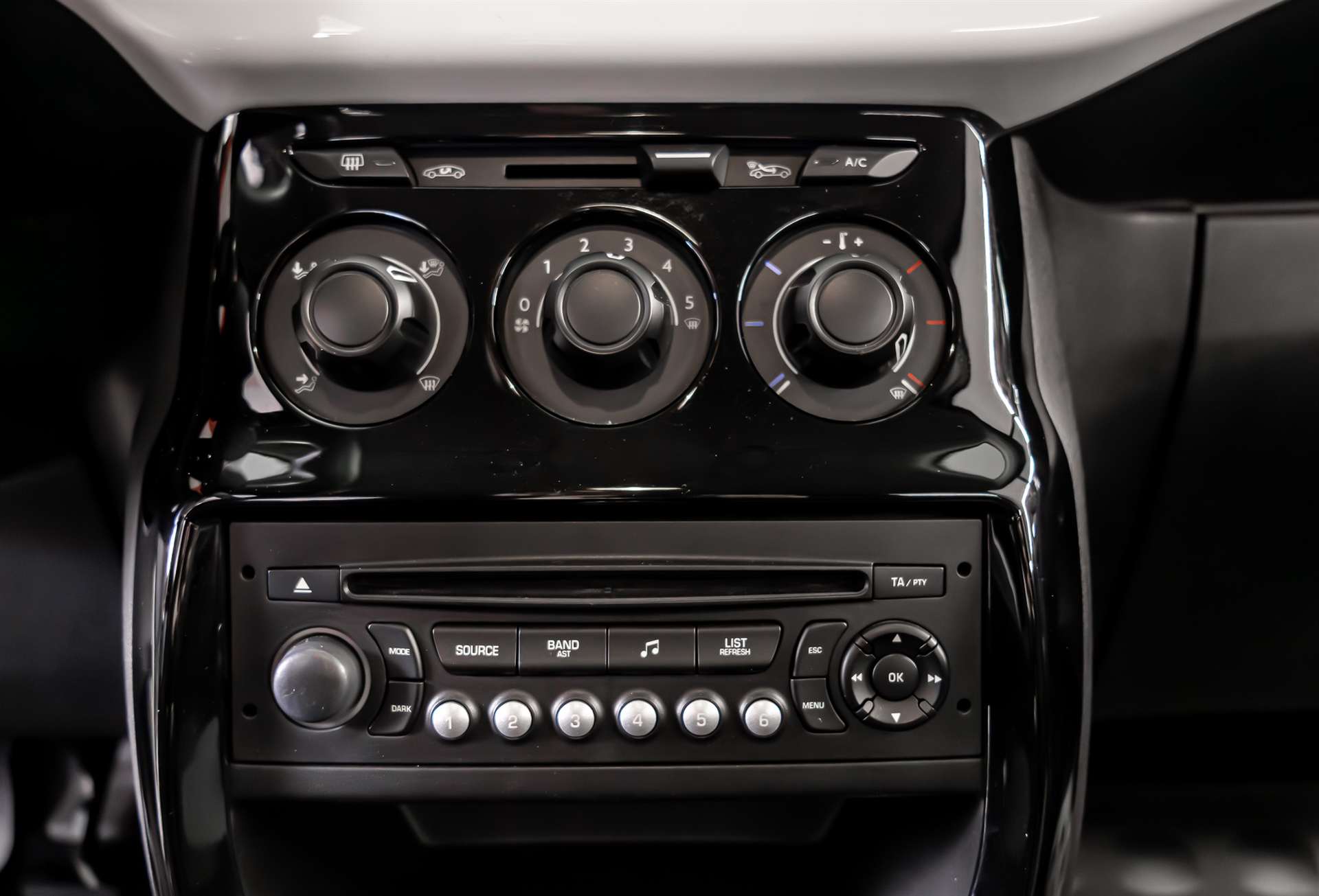 CITROEN C3 1.4i Tonic-image-12