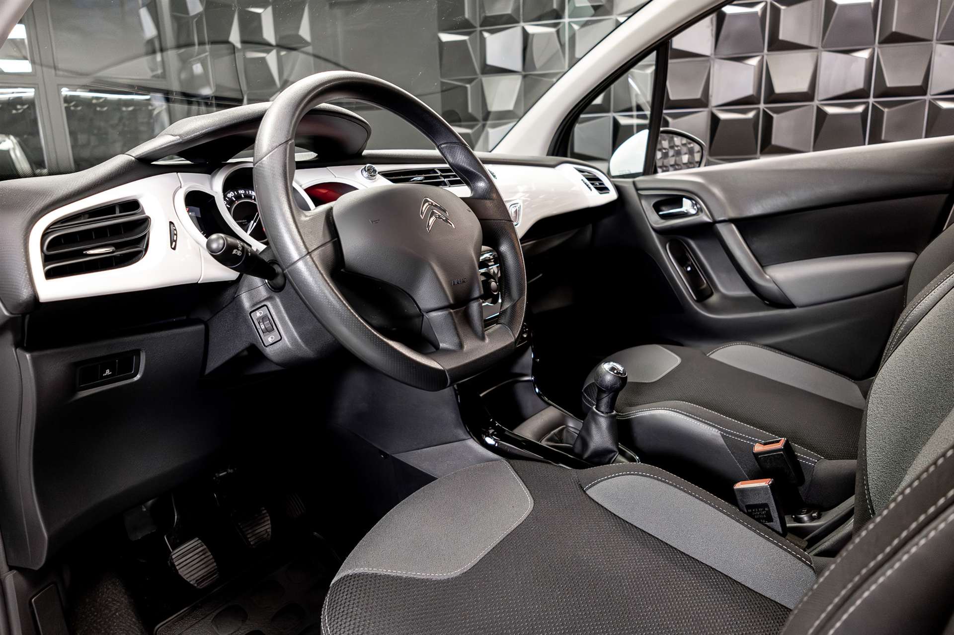 CITROEN C3 1.4i Tonic-image-9