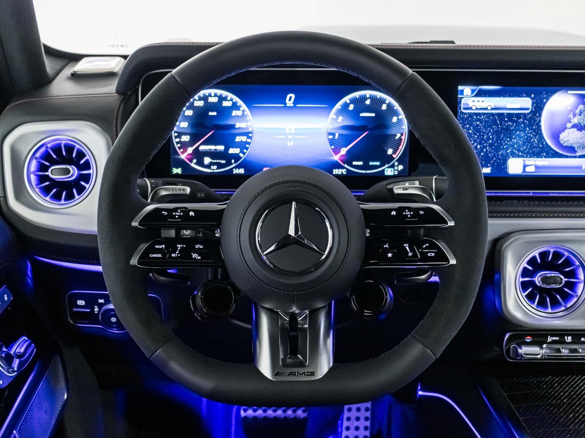 MERCEDES-BENZ G 63 AMG-image-10
