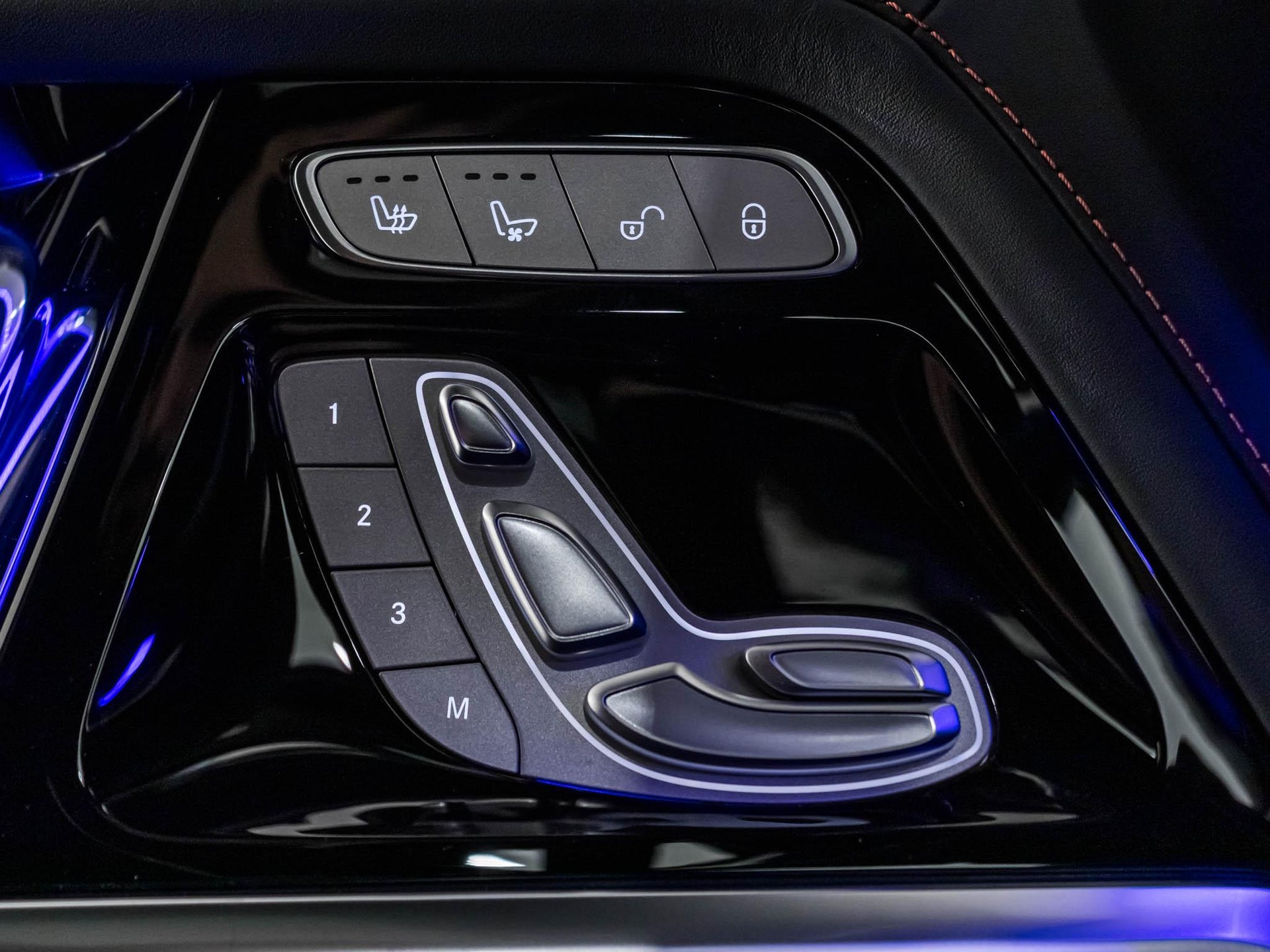 MERCEDES-BENZ G 63 AMG-image-12