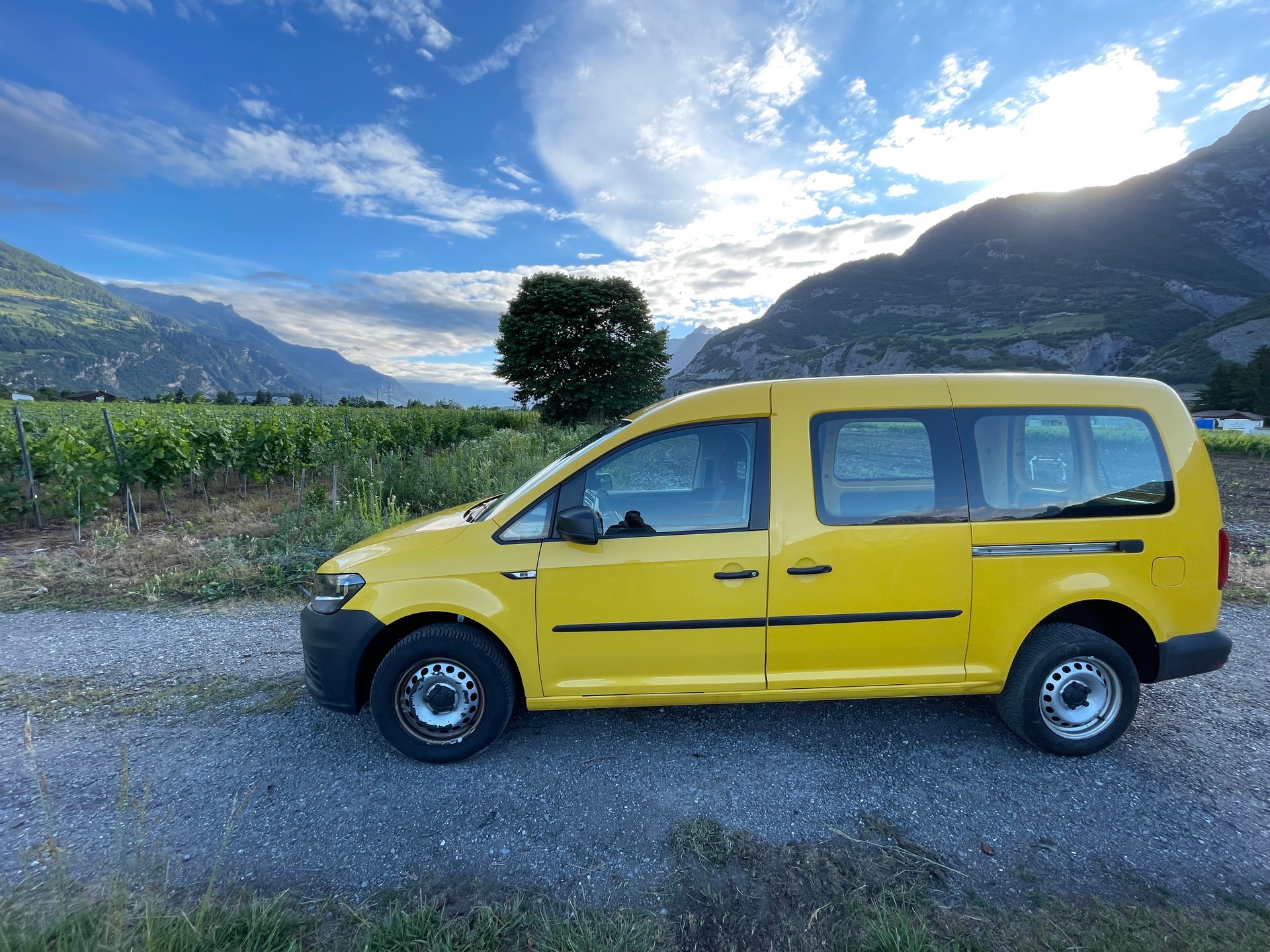 VW Caddy Maxi 2.0TDI 4Motion BlueMotion Technology-image-1