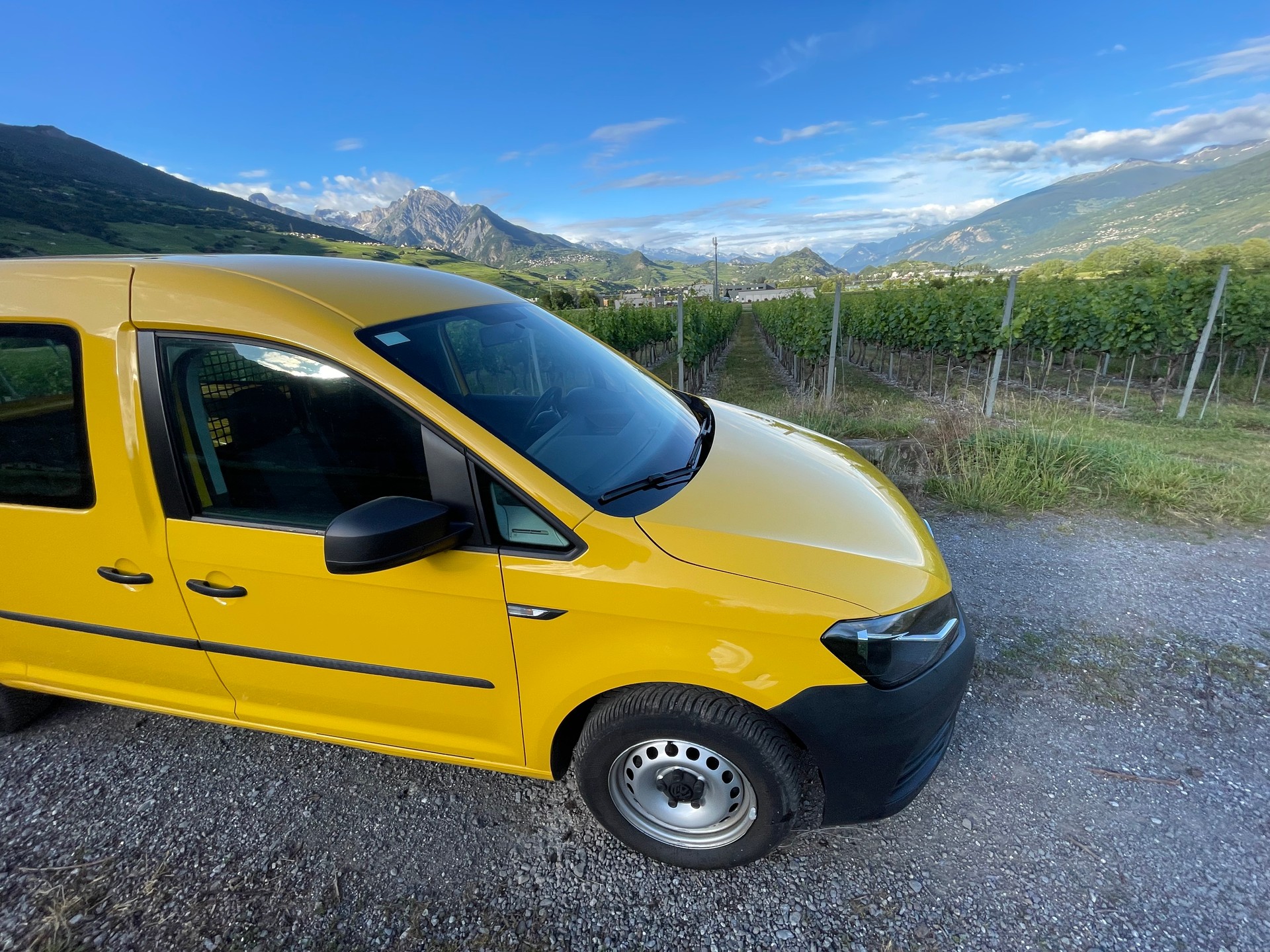 VW Caddy Maxi 2.0TDI 4Motion BlueMotion Technology-image-8