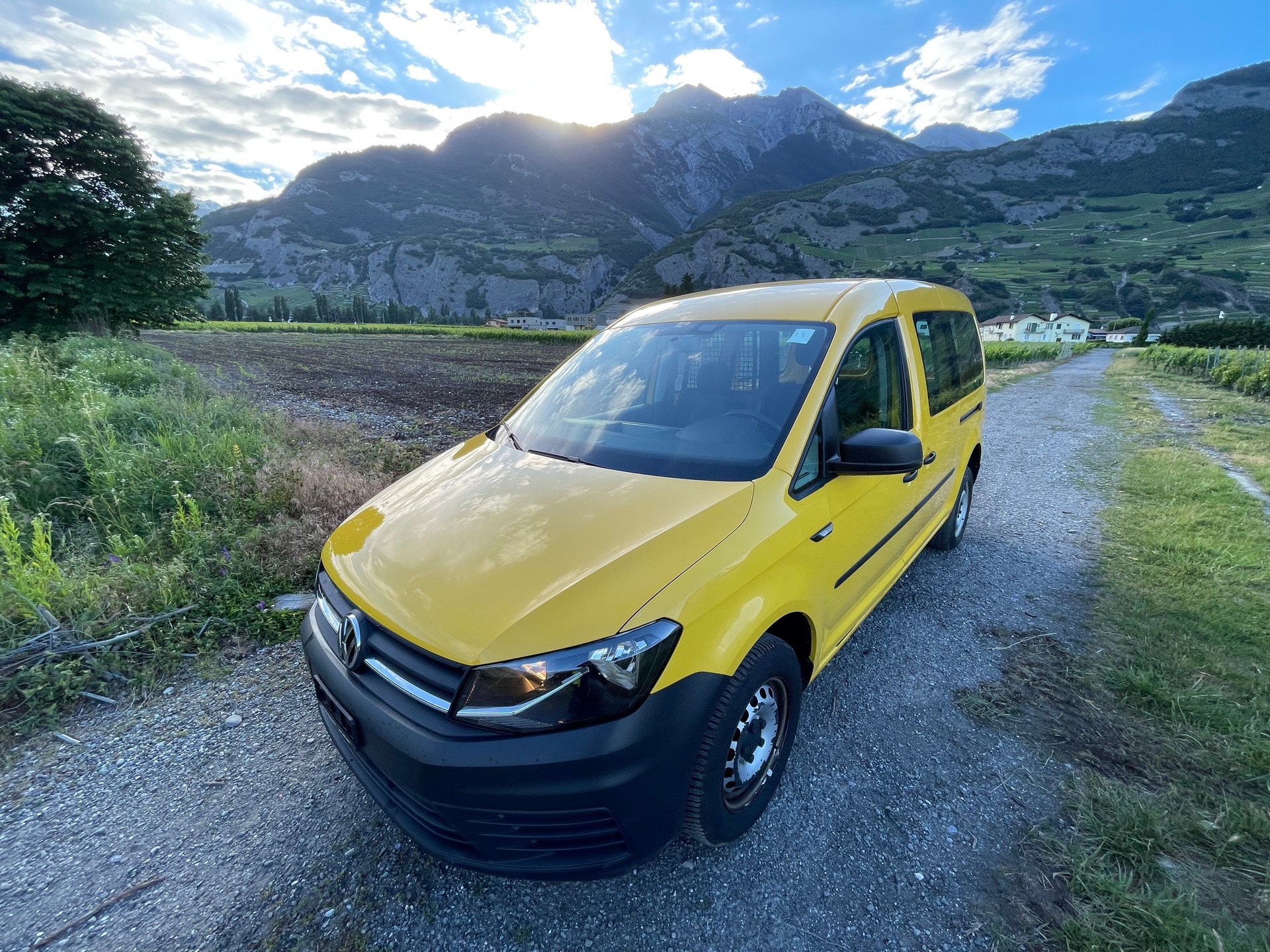 VW Caddy Maxi 2.0TDI 4Motion BlueMotion Technology-image-0