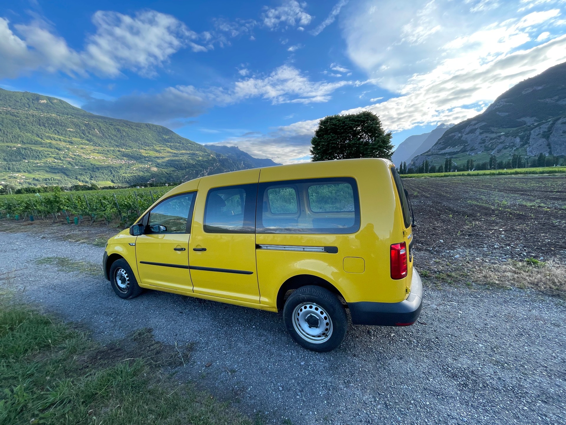 VW Caddy Maxi 2.0TDI 4Motion BlueMotion Technology-image-3