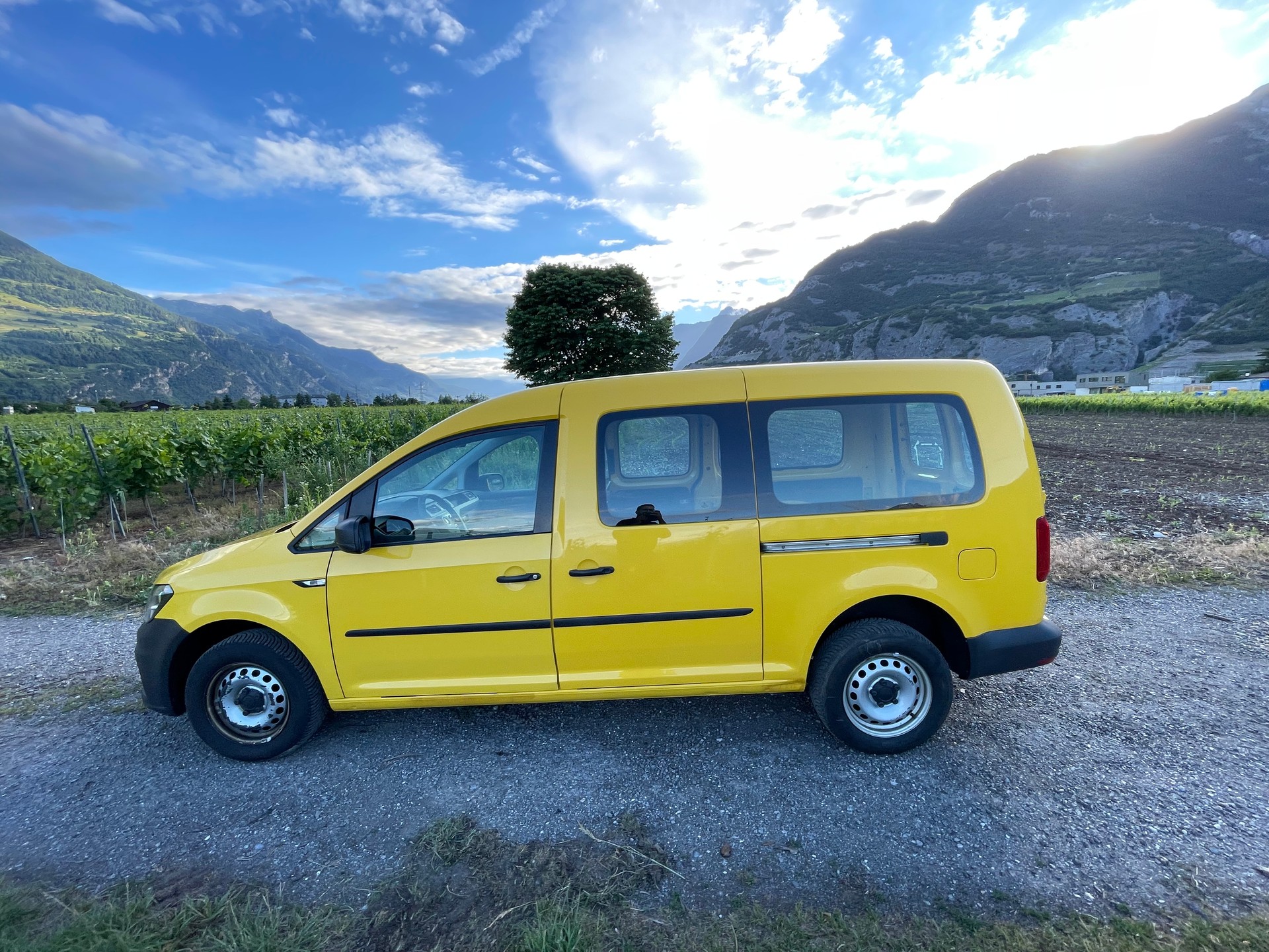 VW Caddy Maxi 2.0TDI 4Motion BlueMotion Technology-image-2