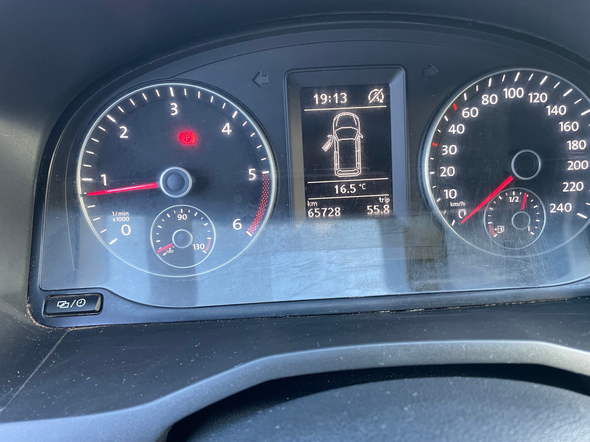 VW Caddy Maxi 2.0TDI 4Motion BlueMotion Technology-image-11