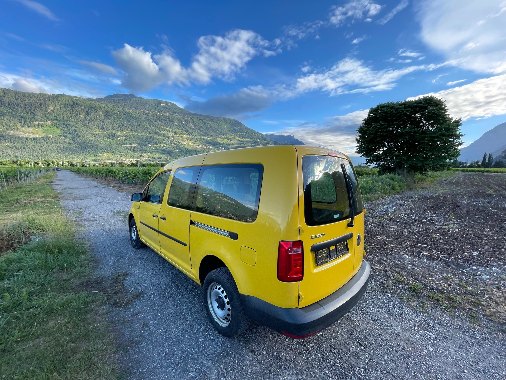 VW Caddy Maxi 2.0TDI 4Motion BlueMotion Technology-image-4