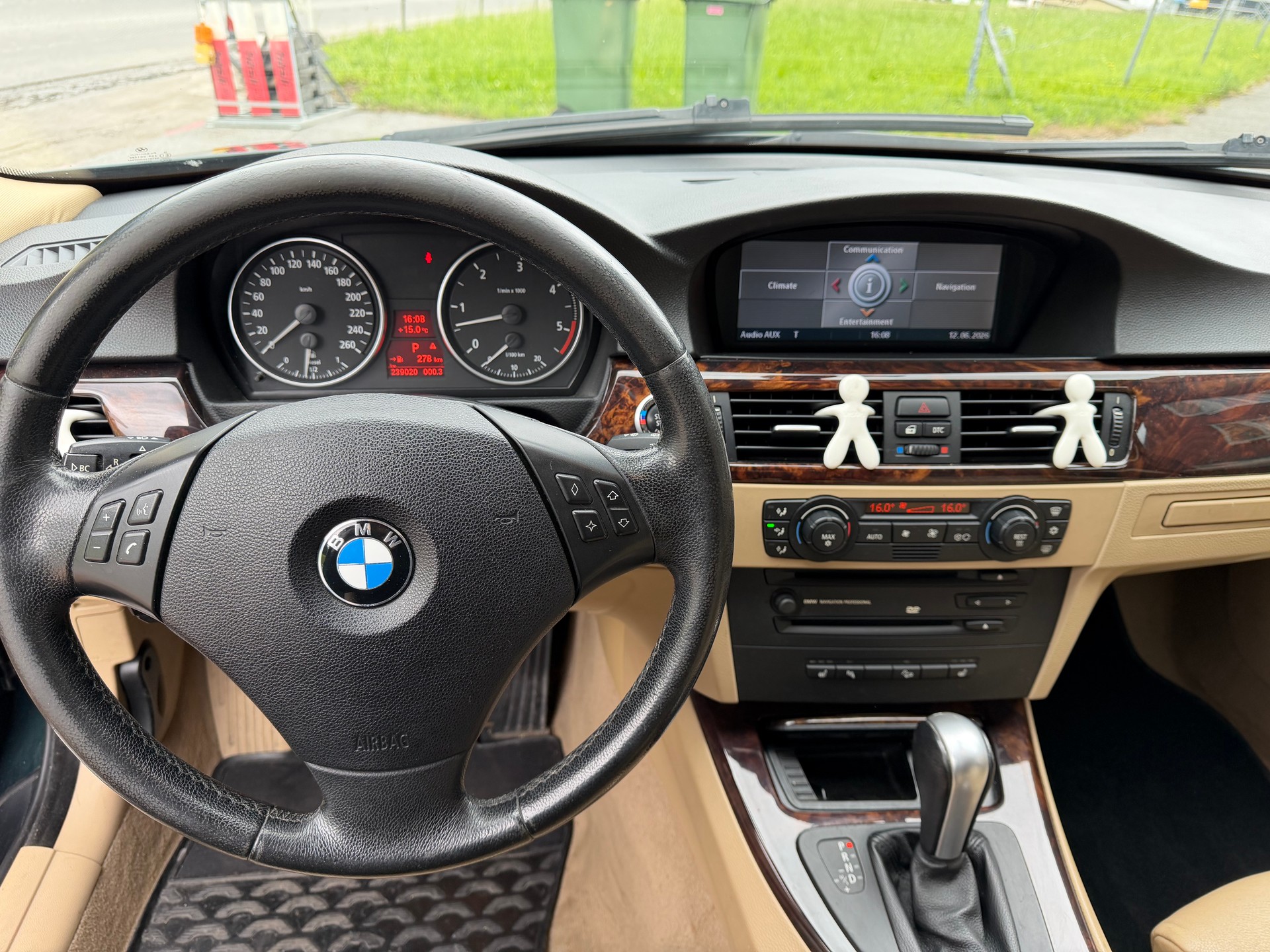 BMW 330xd Touring-image-9