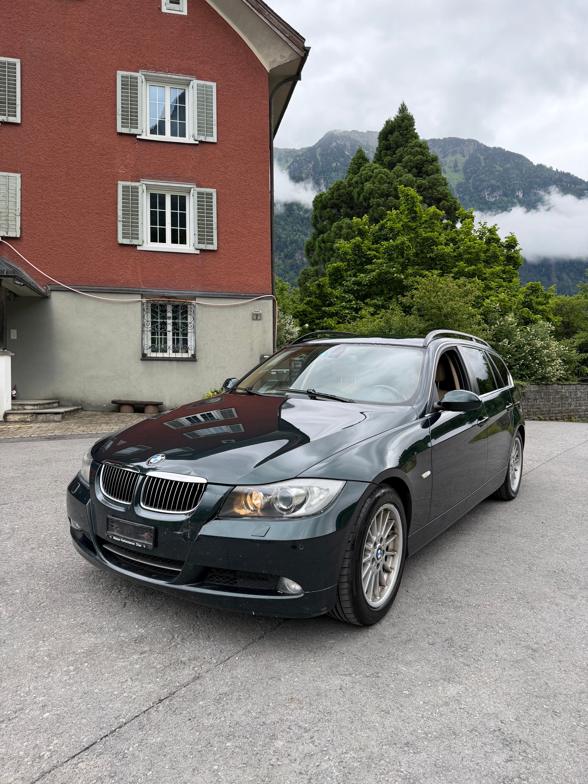 BMW 330xd Touring-image-1