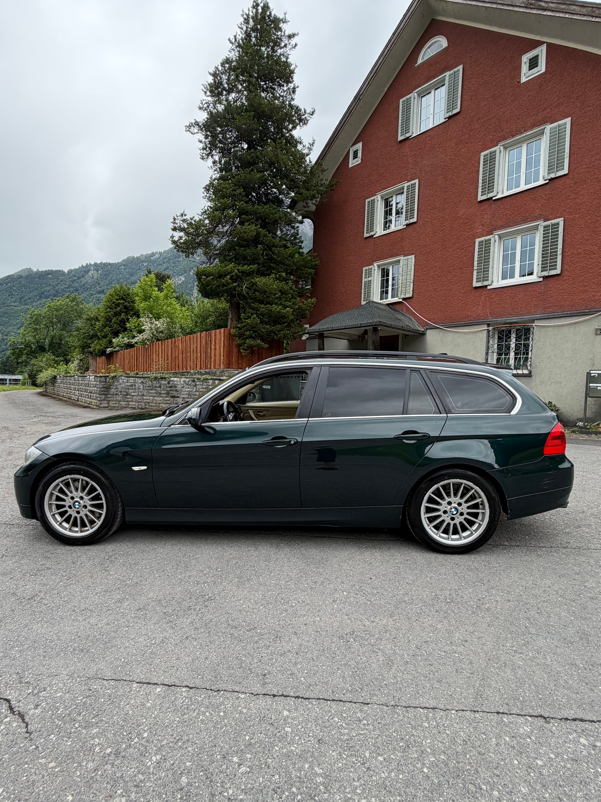 BMW 330xd Touring-image-2