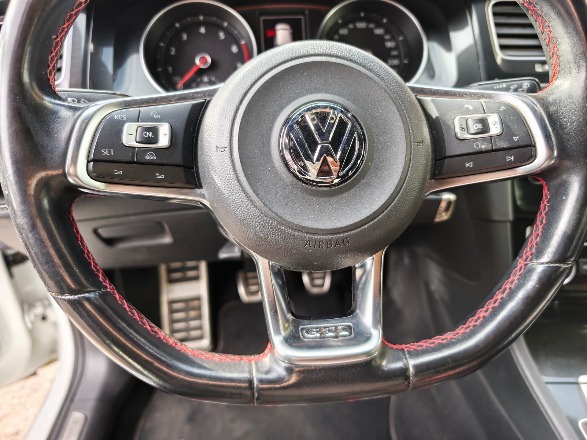 VW Golf 2.0 TSI GTI-image-29