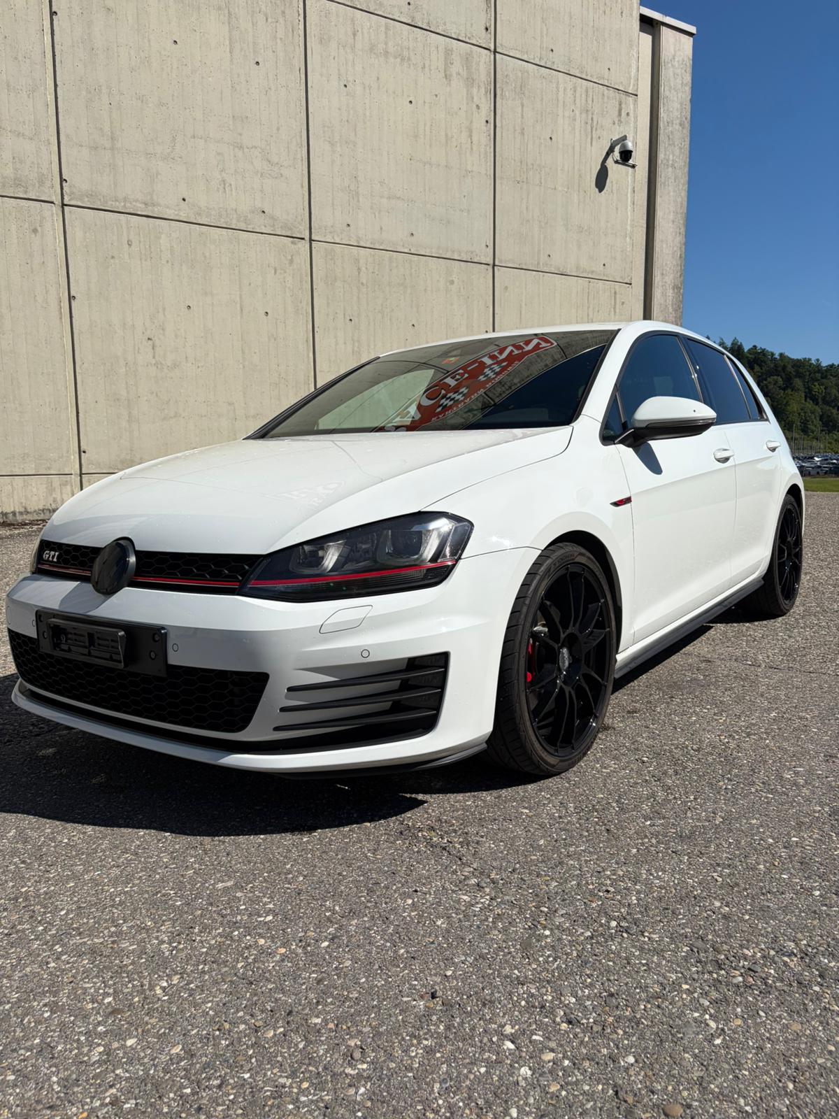 VW Golf 2.0 TSI GTI-image-3