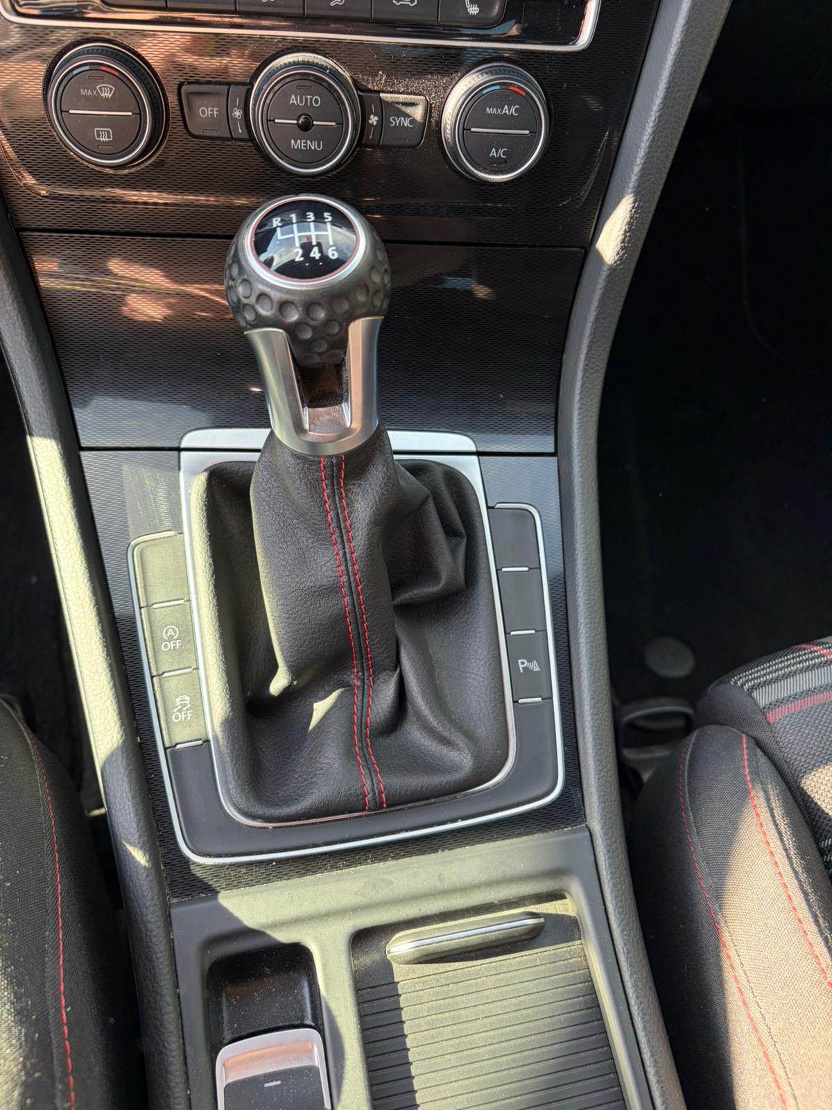 VW Golf 2.0 TSI GTI-image-8