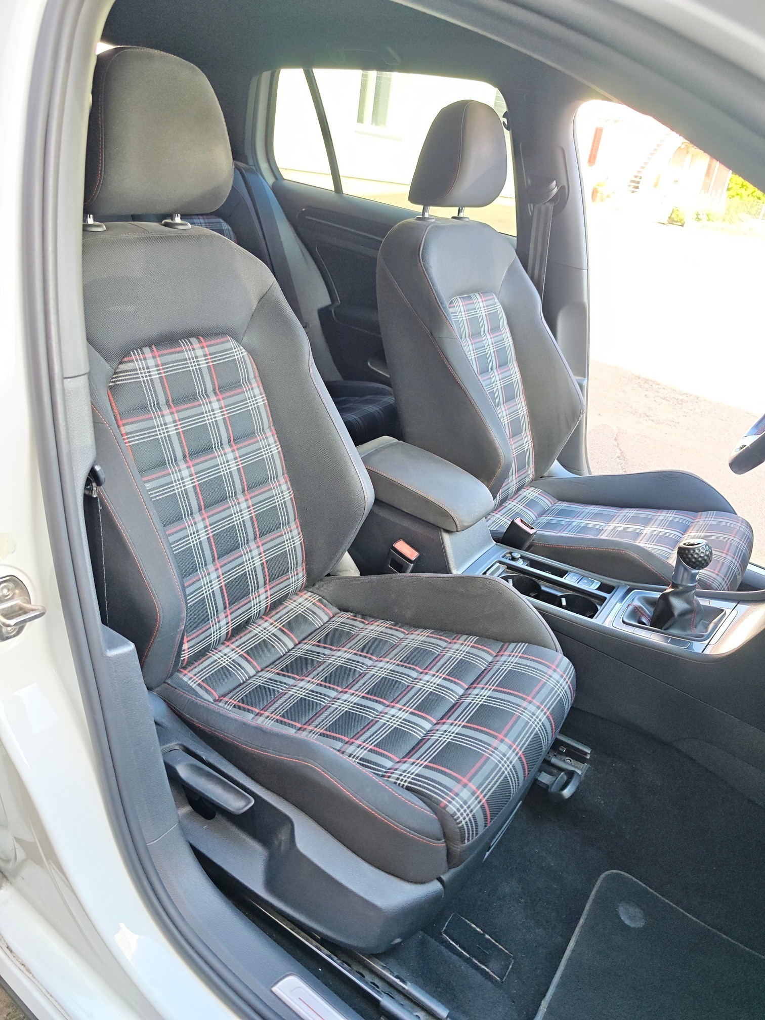 VW Golf 2.0 TSI GTI-image-14