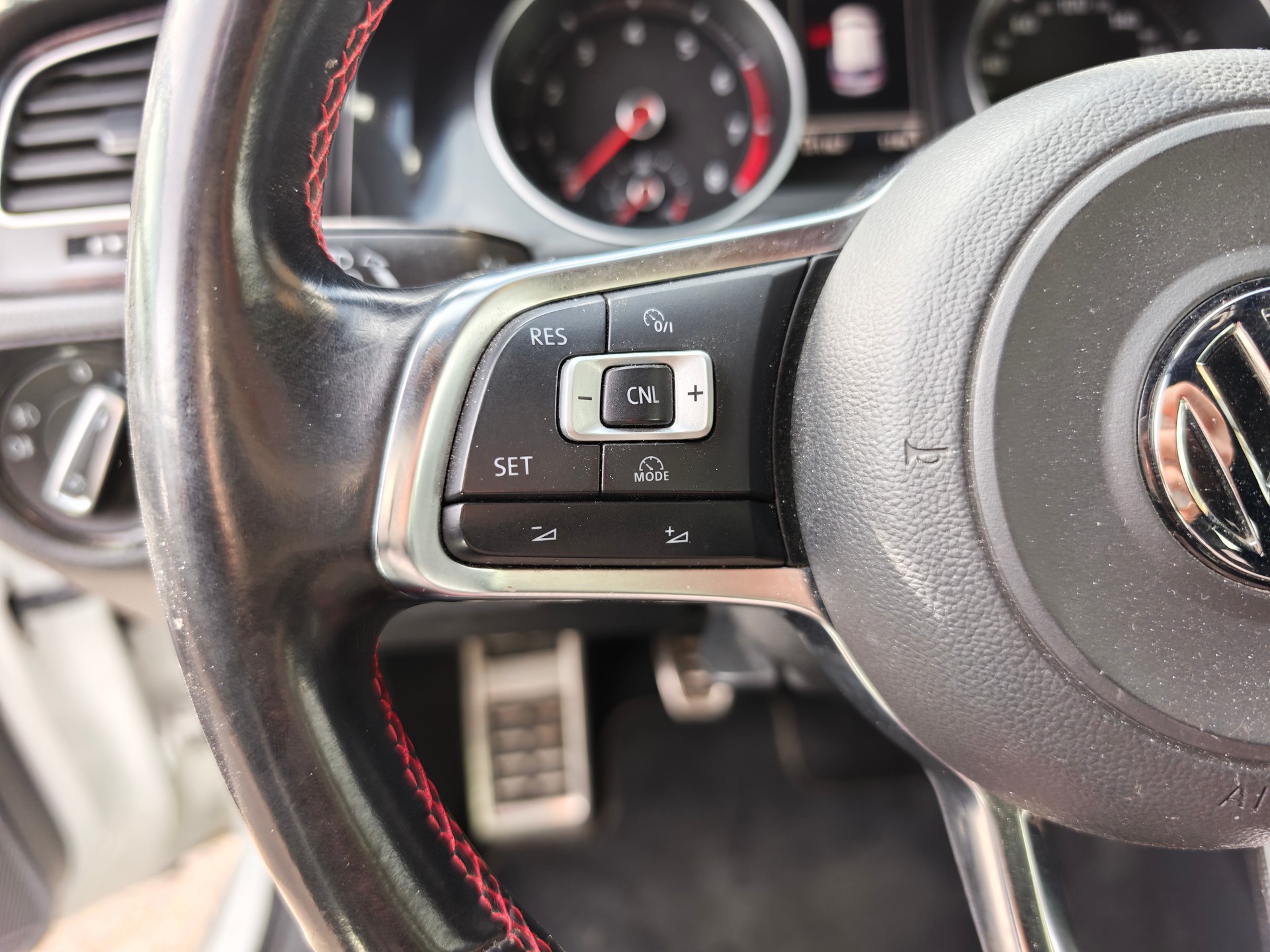 VW Golf 2.0 TSI GTI-image-30