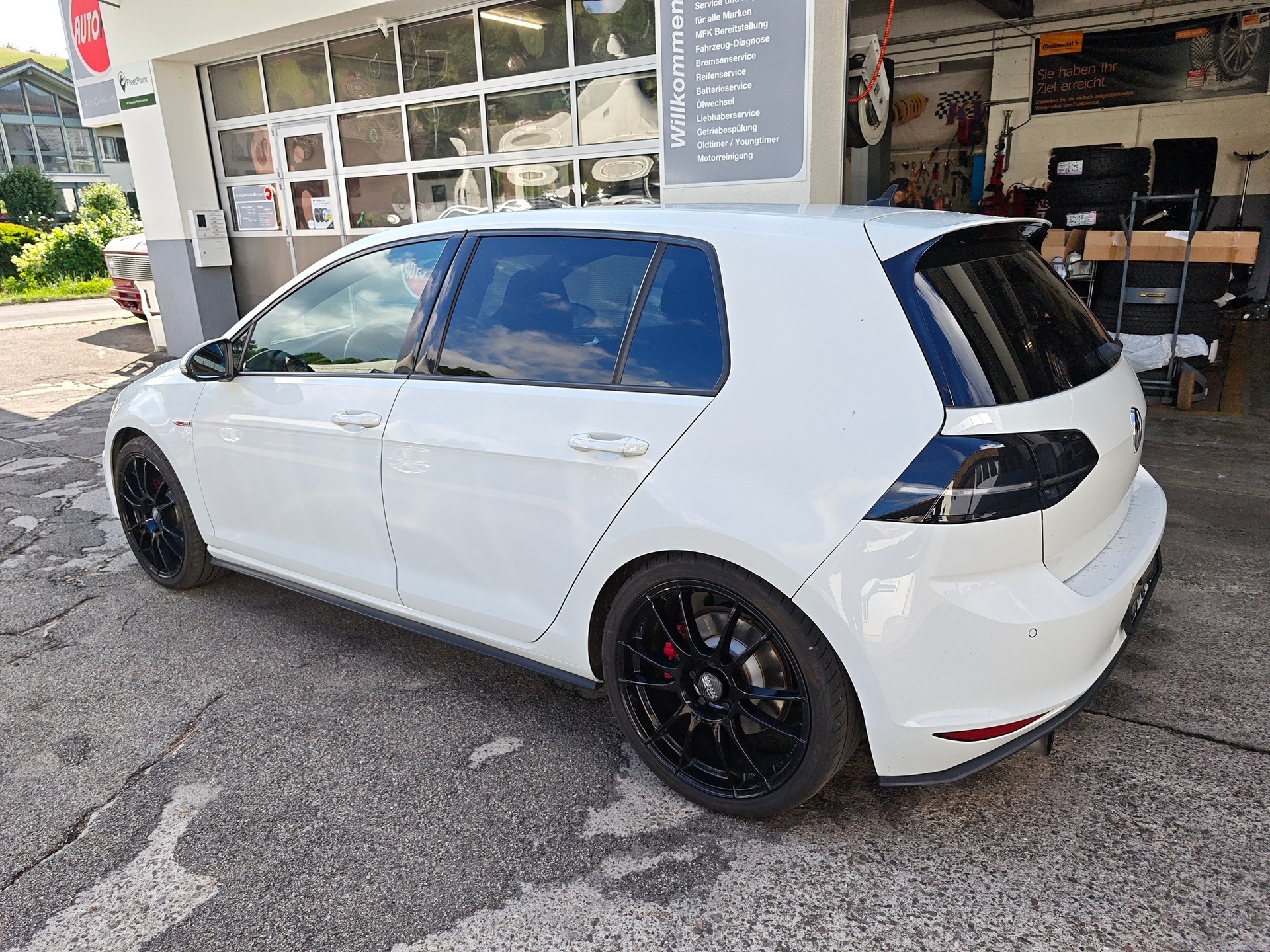 VW Golf 2.0 TSI GTI-image-1