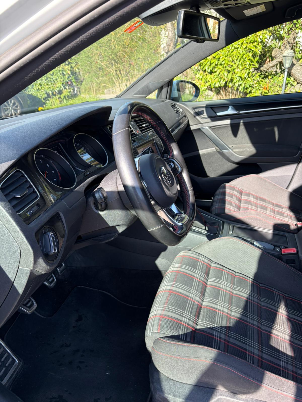 VW Golf 2.0 TSI GTI-image-11
