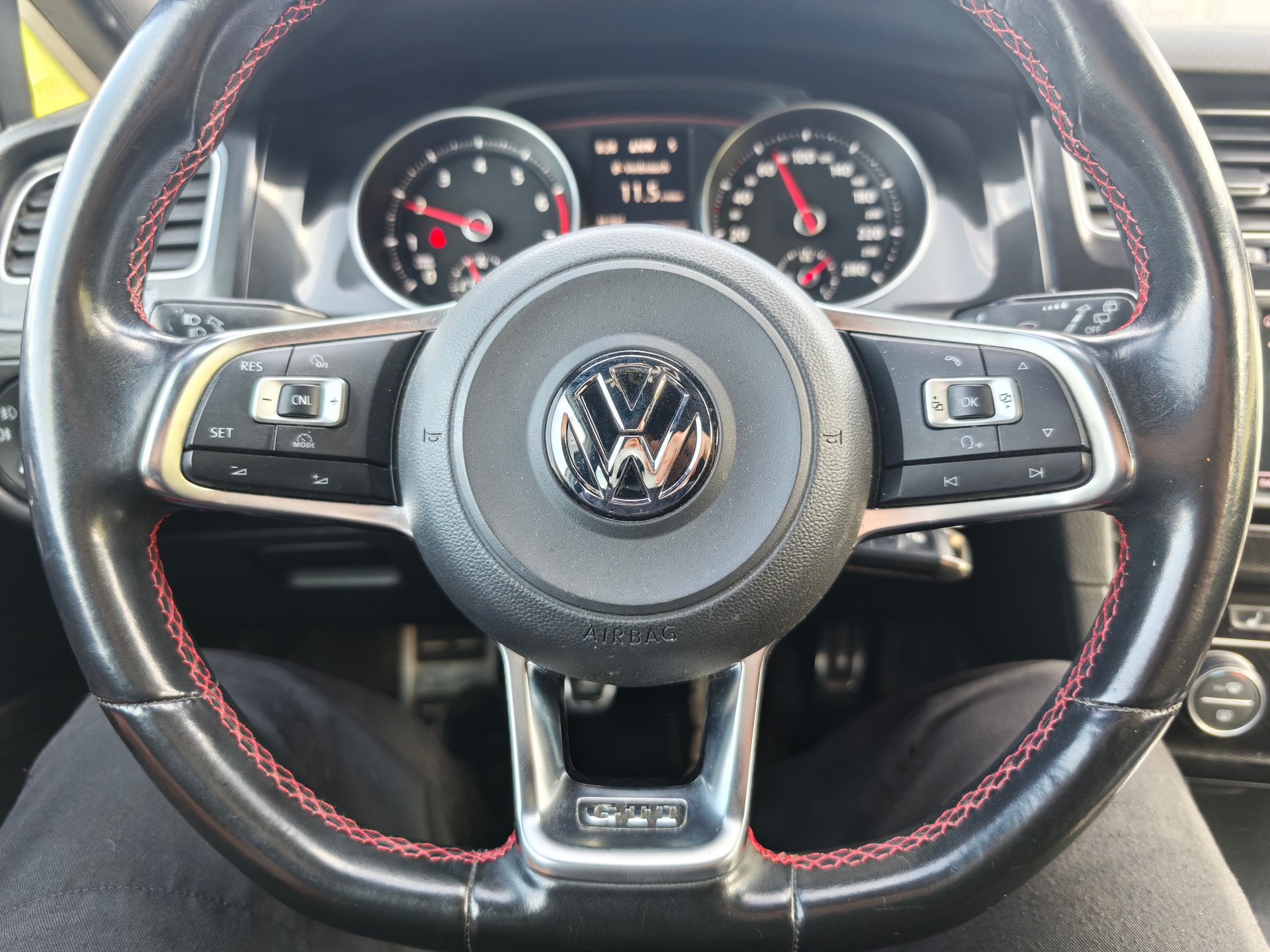 VW Golf 2.0 TSI GTI-showroom-element-1