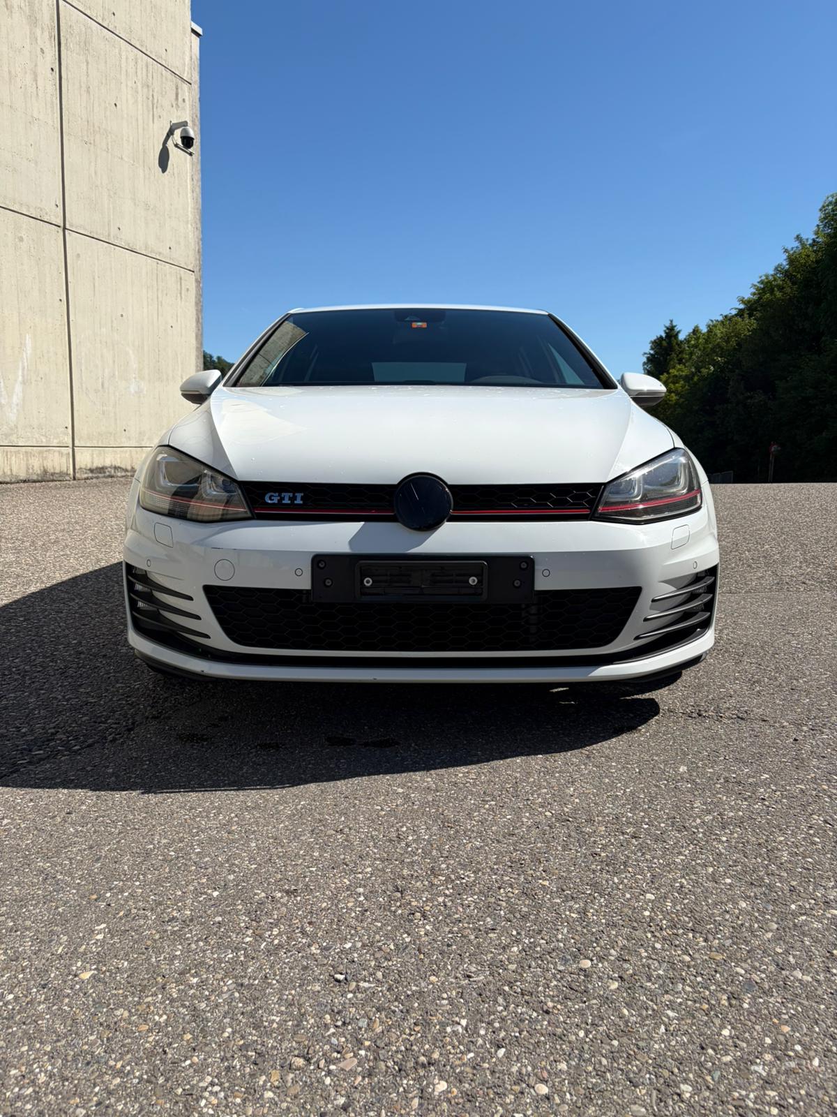 VW Golf 2.0 TSI GTI-image-4