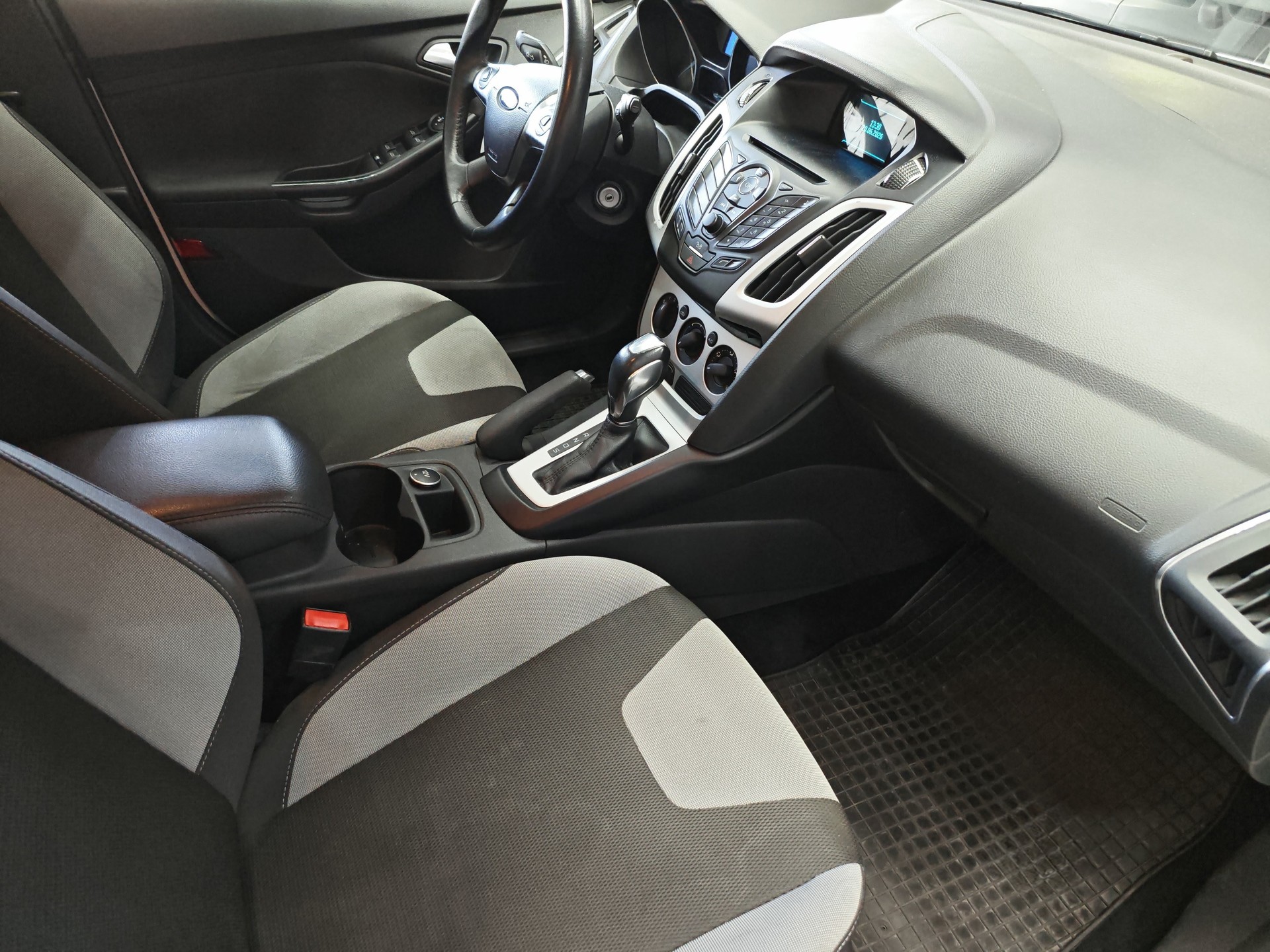 FORD Focus 2.0 TDCi Trend PowerShift-image-9