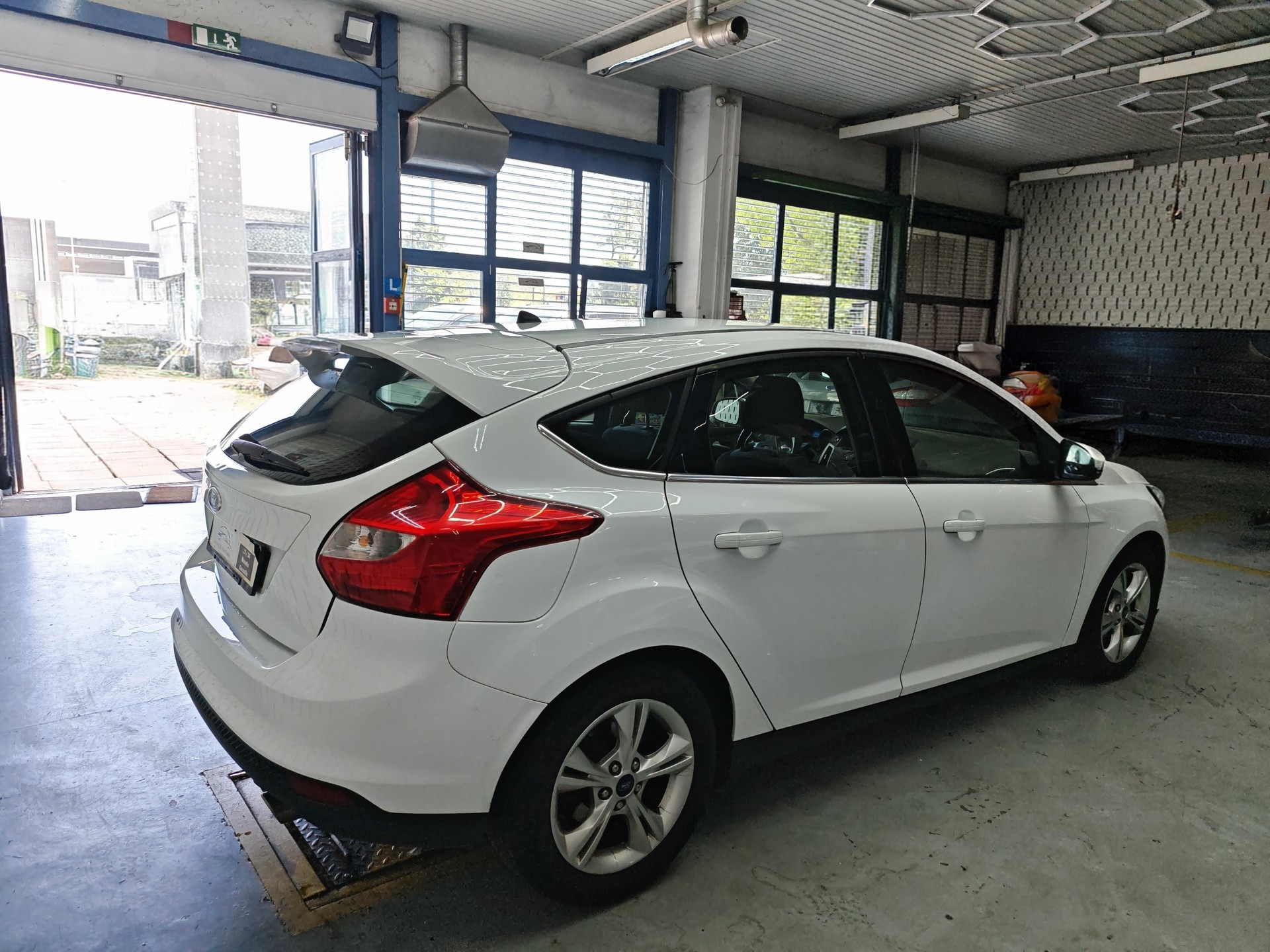 FORD Focus 2.0 TDCi Trend PowerShift-image-5