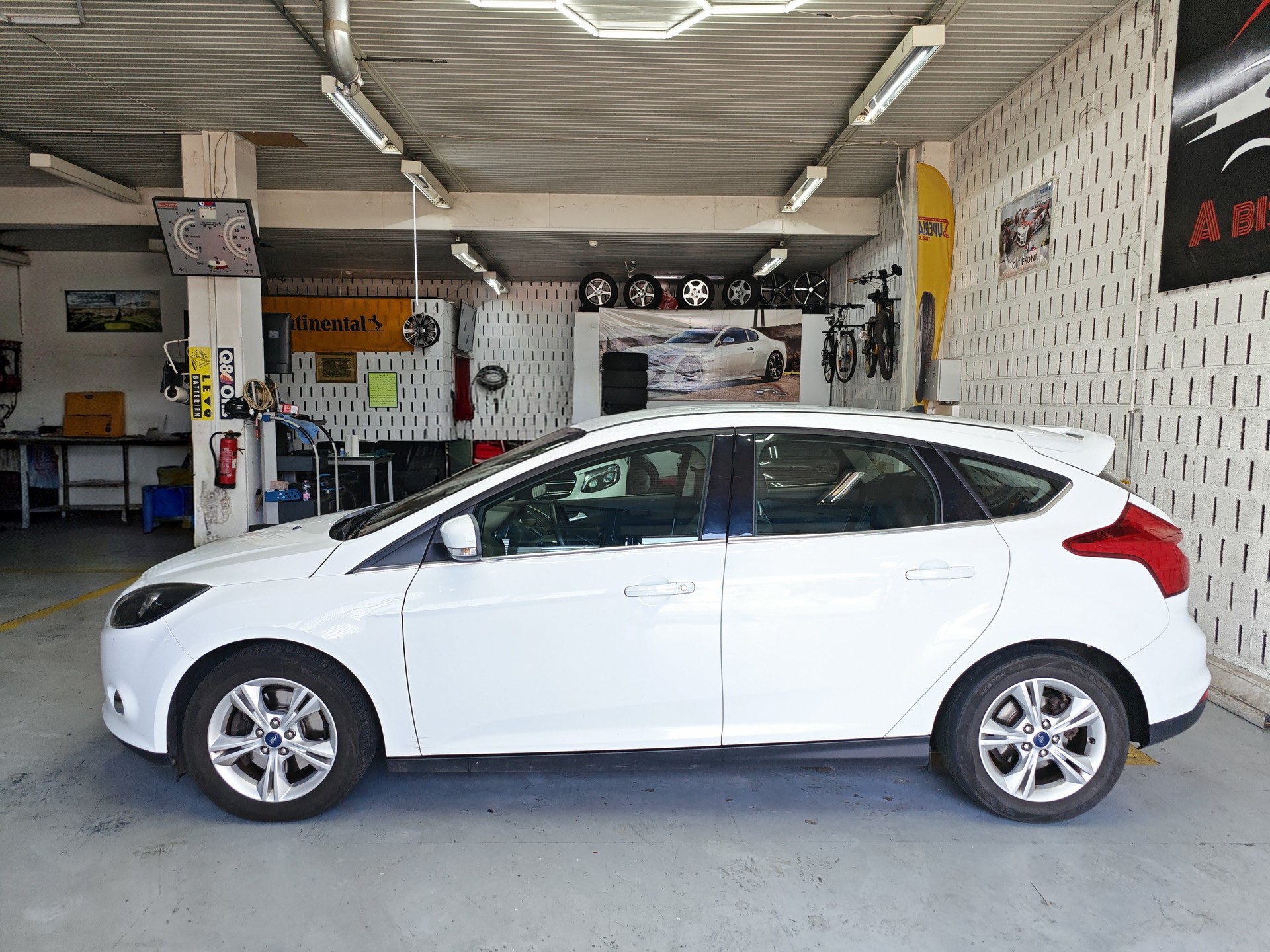 FORD Focus 2.0 TDCi Trend PowerShift-image-2