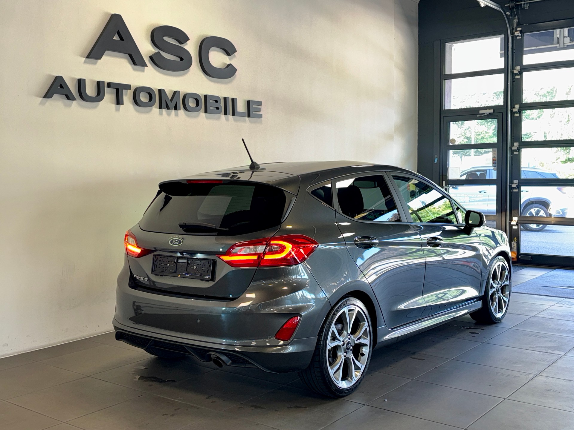 FORD Fiesta 1.0 SCTi ST Line-image-2