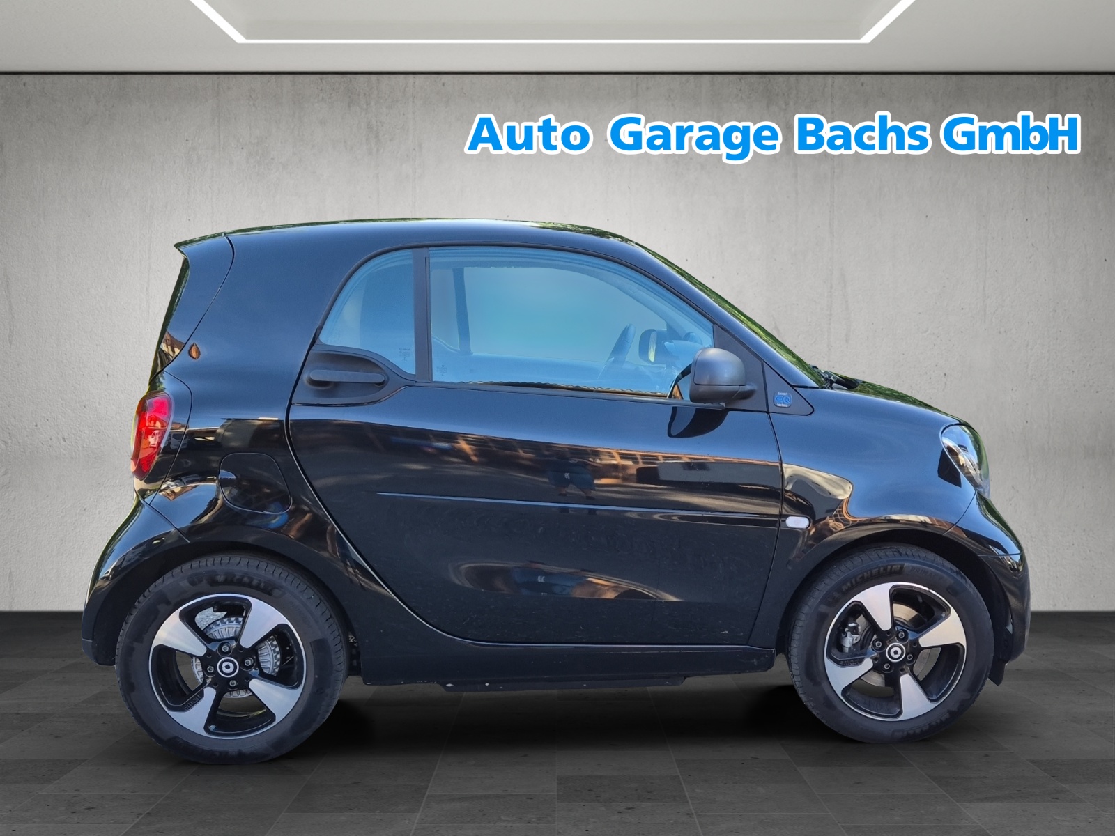 SMART fortwo EQ (incl. Batterie)-showroom-element-2