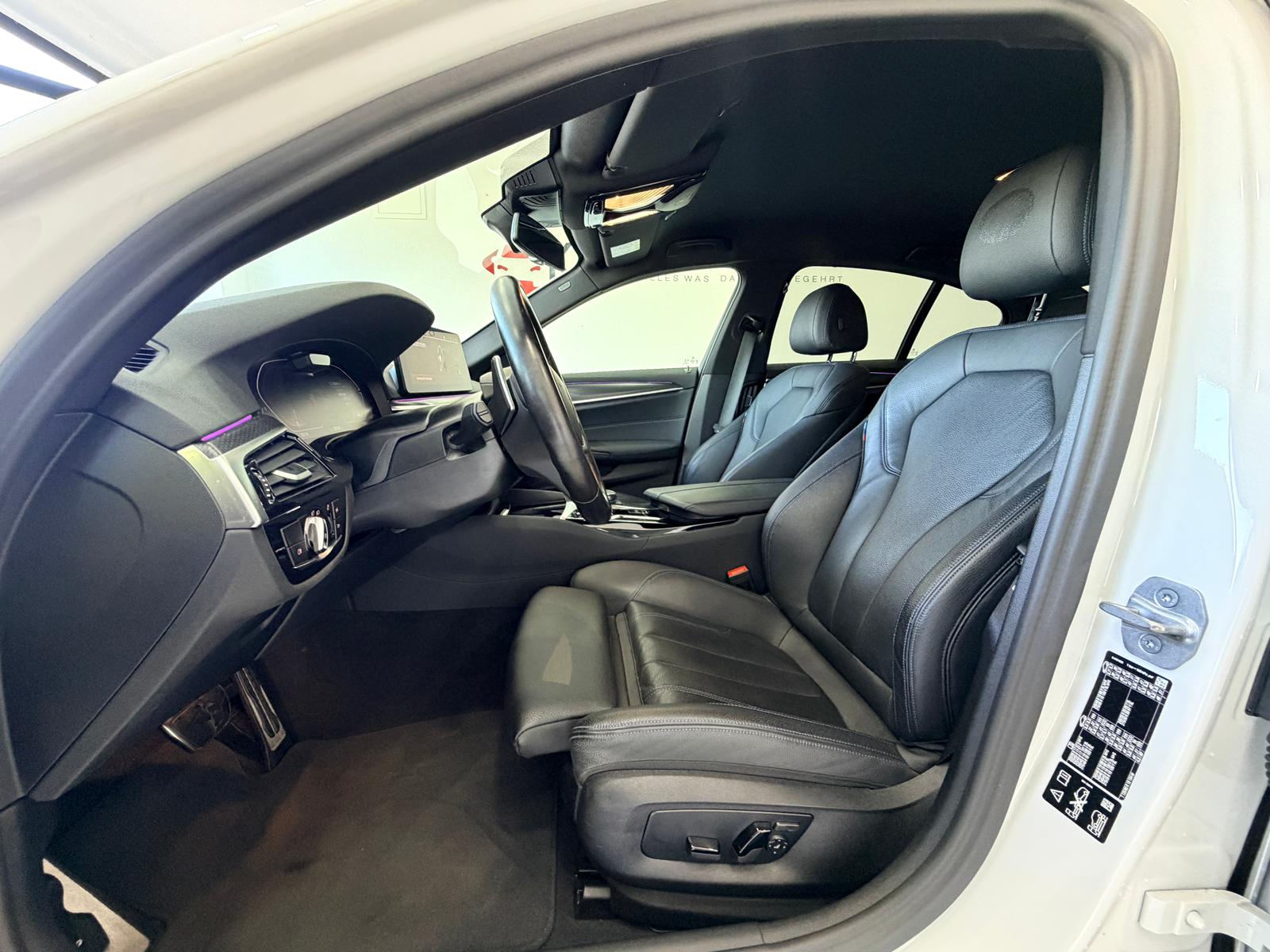 BMW 530d xDrive 48V M Sport Steptronic-image-10