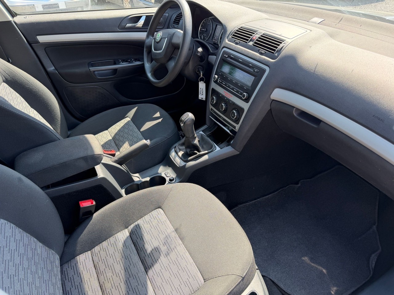 SKODA Octavia Combi 1.6 TDI Greenline-image-8