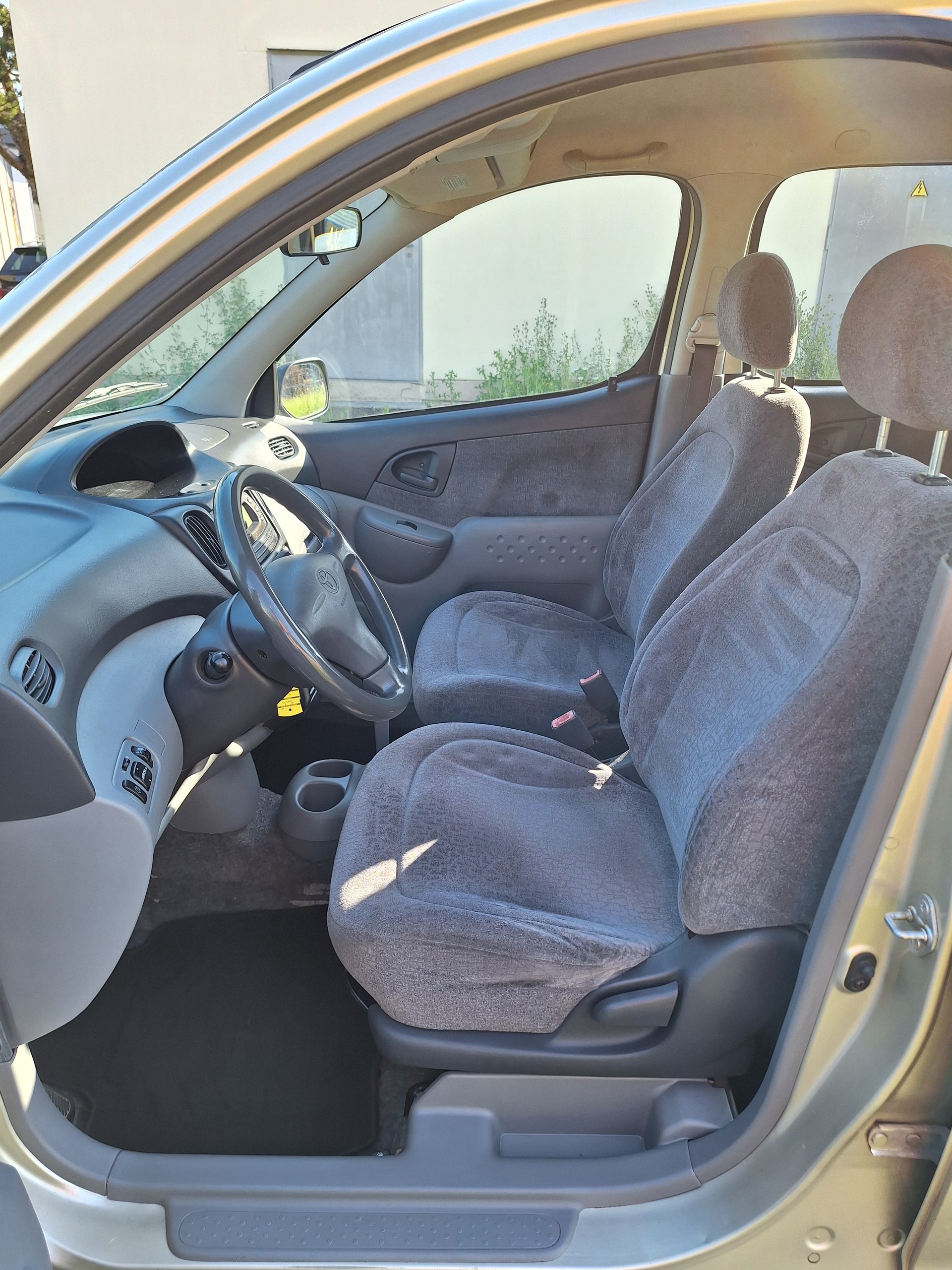 TOYOTA Yaris Verso 1.3 Linea Sol-image-6