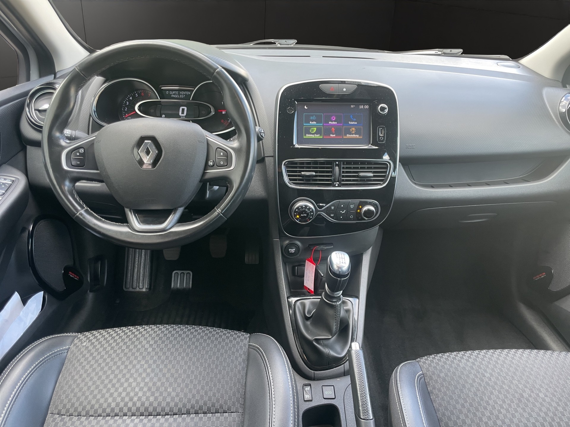 RENAULT Clio 1.2 16V T Intens-image-9