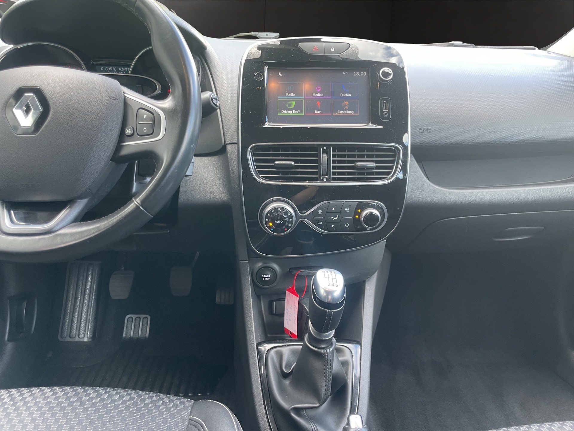 RENAULT Clio 1.2 16V T Intens-image-11