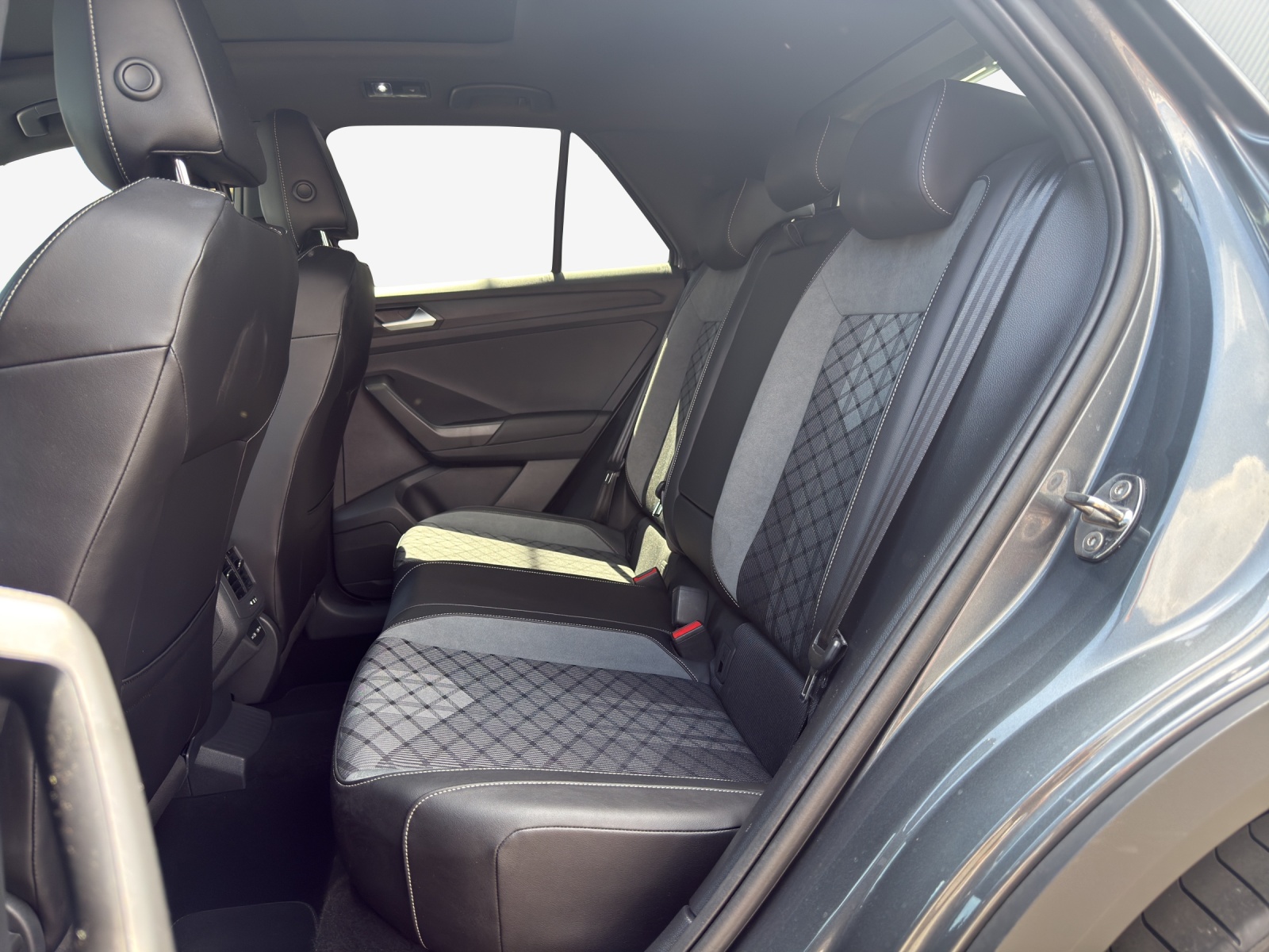 VW T-Roc 2.0 TSI R-Line DSG 4Motion-image-11
