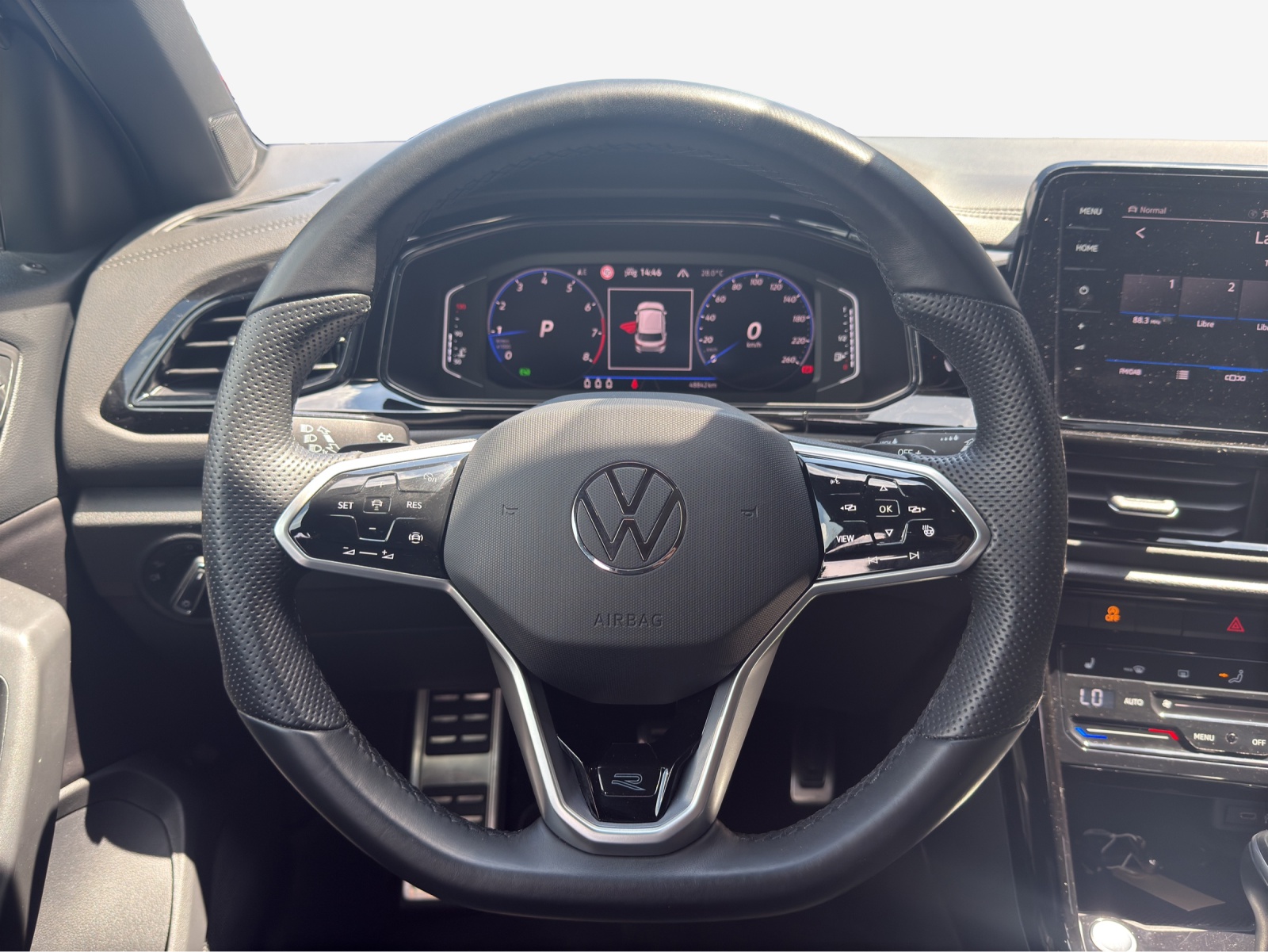 VW T-Roc 2.0 TSI R-Line DSG 4Motion-image-9