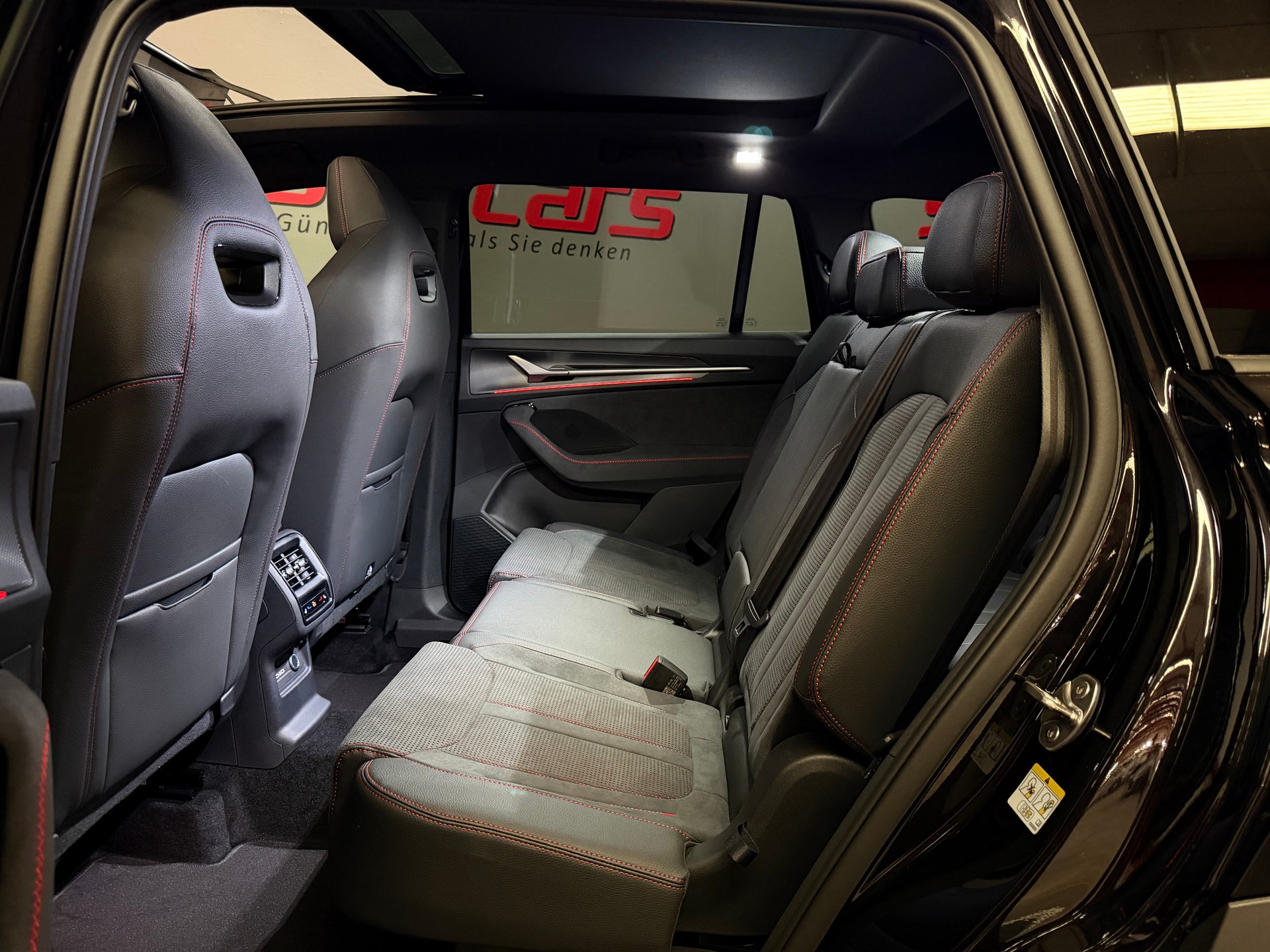 SKODA Kodiaq 2.0 TSI RS 4x4-image-11