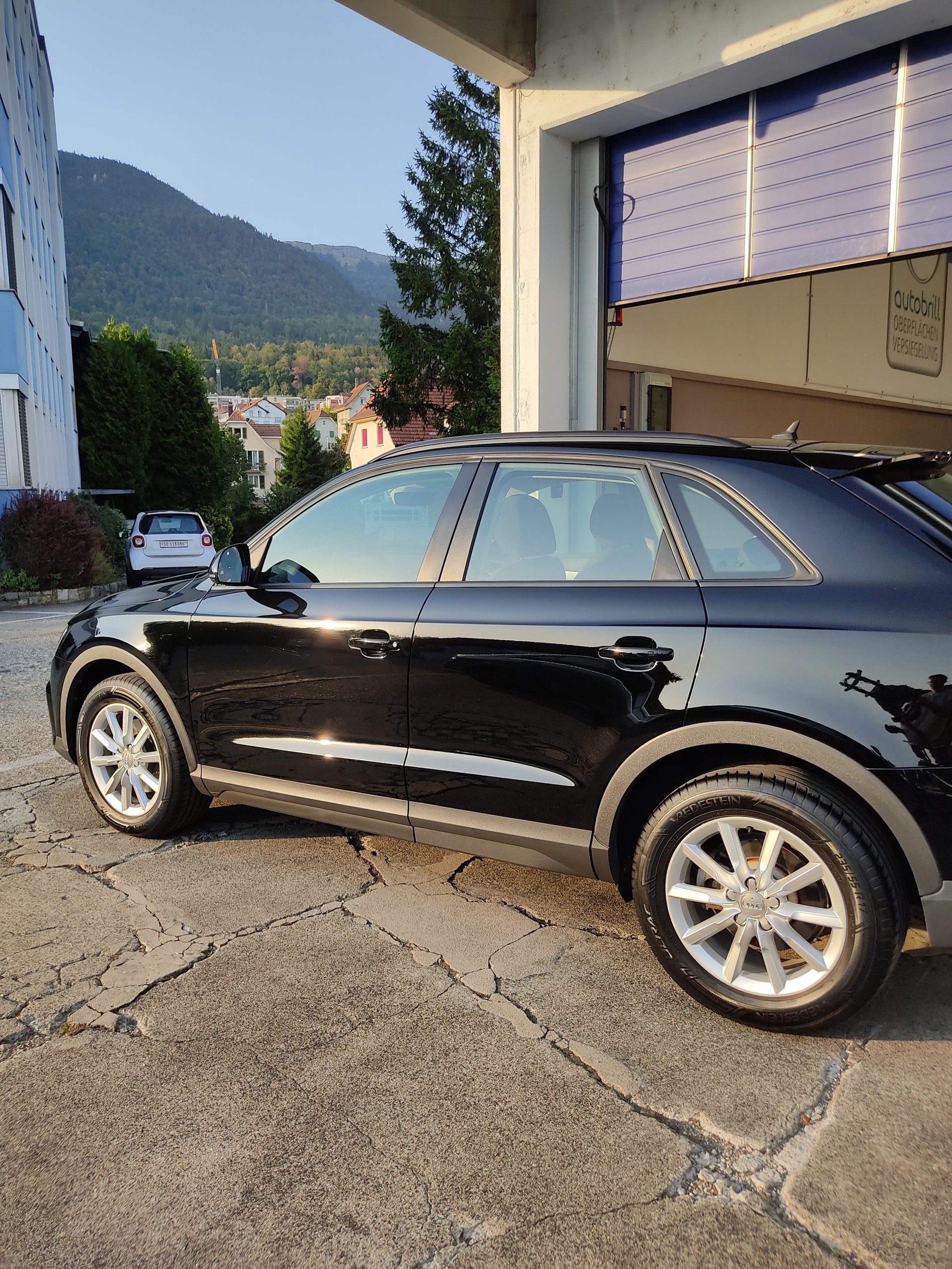 AUDI Q3 2.0 TDI quattro S-tronic-showroom-element-1