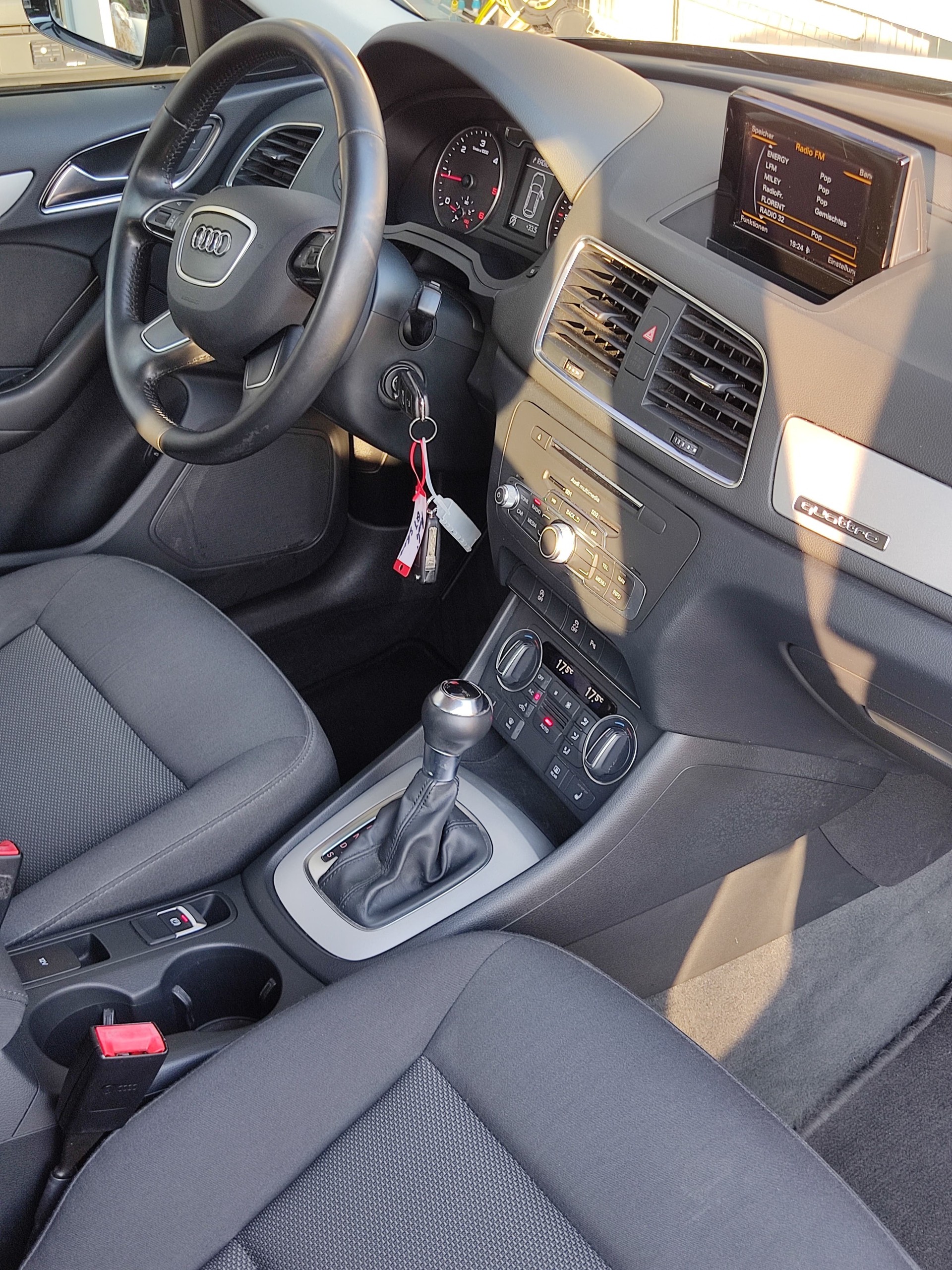 AUDI Q3 2.0 TDI quattro S-tronic-image-8