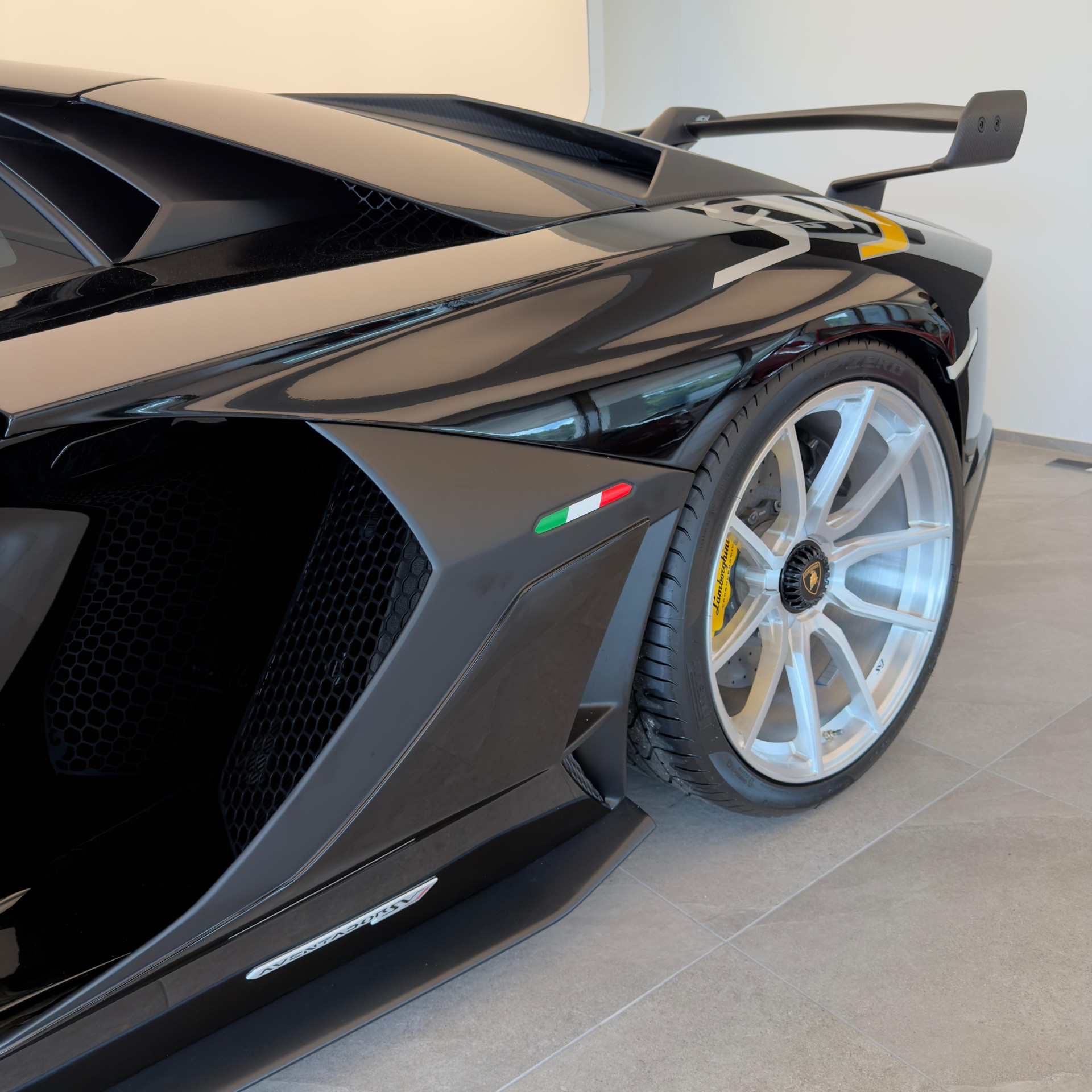 LAMBORGHINI Aventador LP700-4 Coupé E-Gear SVJ CONVERSION-image-4
