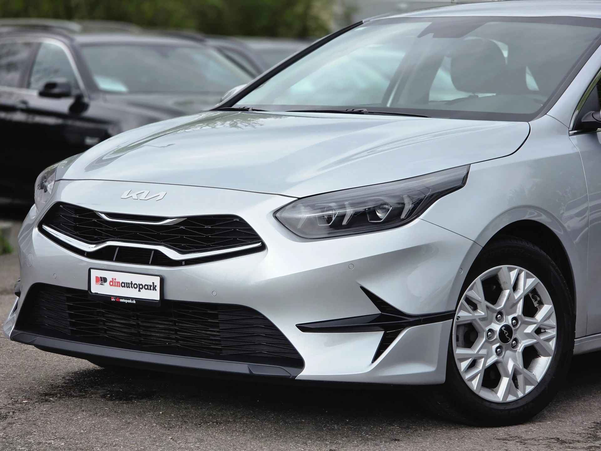 KIA Ceed 1.5 T-GDi MHEV Power DCT * CH-Fahrzeug *-image-3