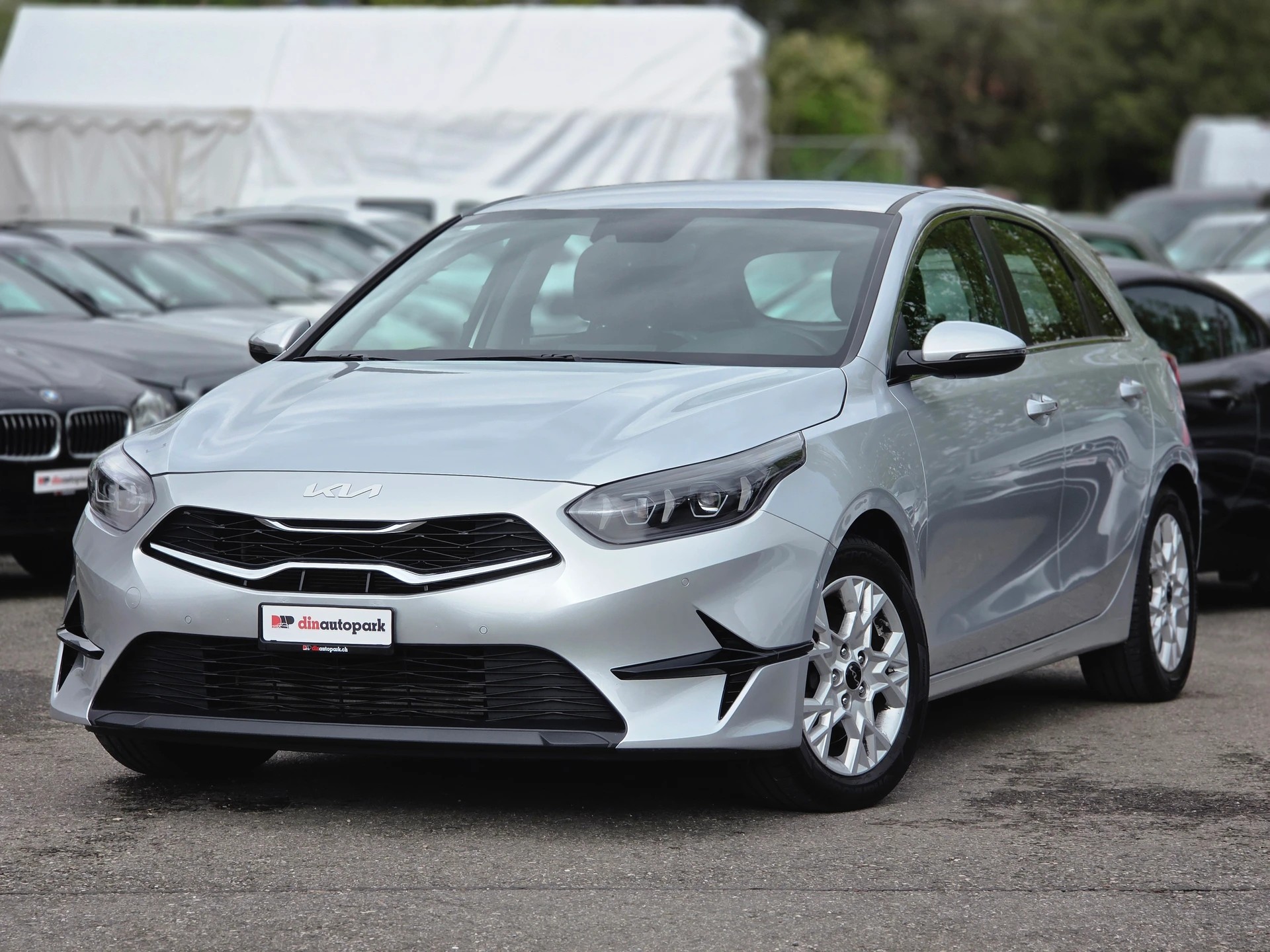 KIA Ceed 1.5 T-GDi MHEV Power DCT * CH-Fahrzeug *-image-1
