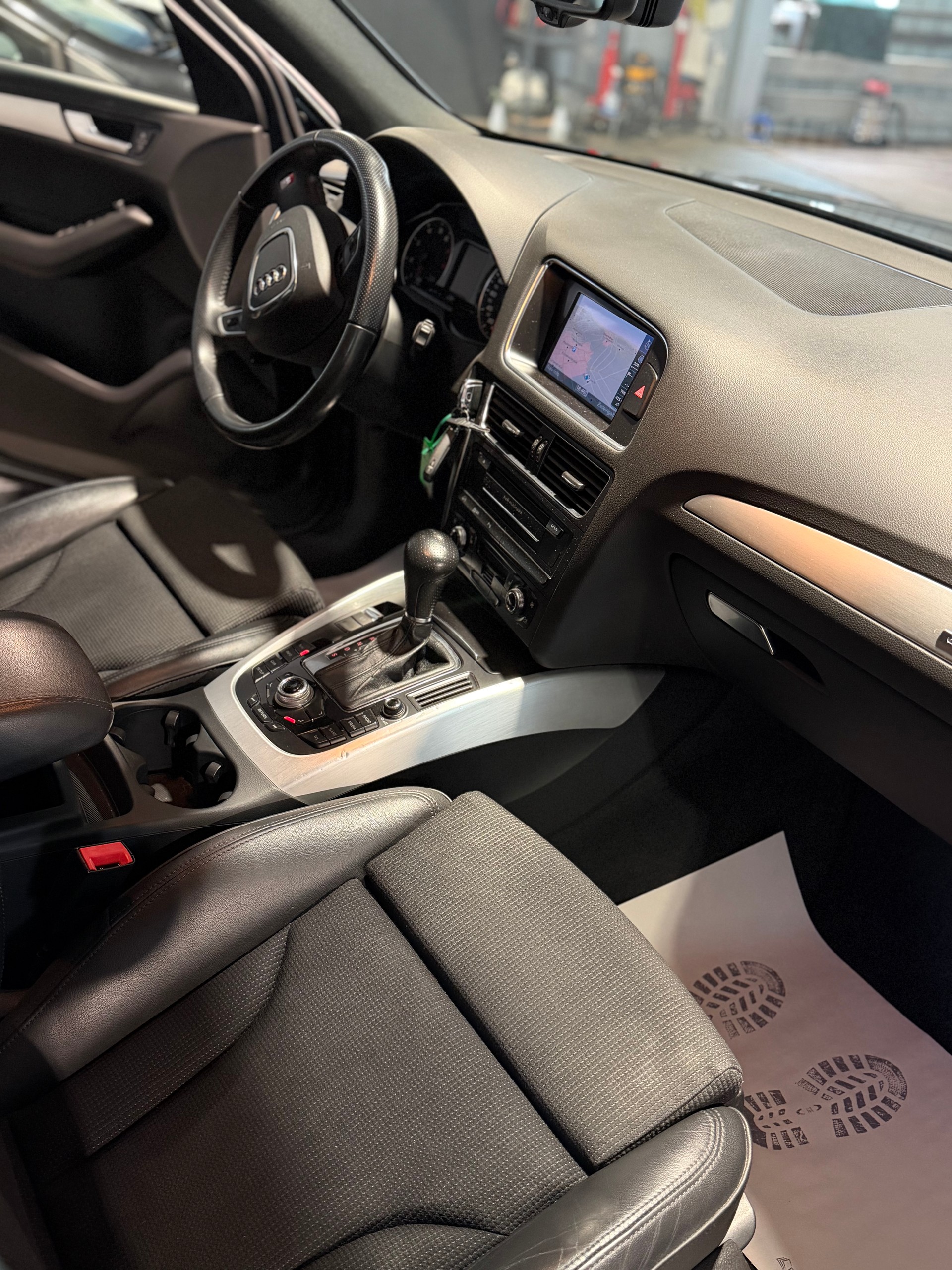 AUDI Q5 2.0 TFSI quattro-image-8