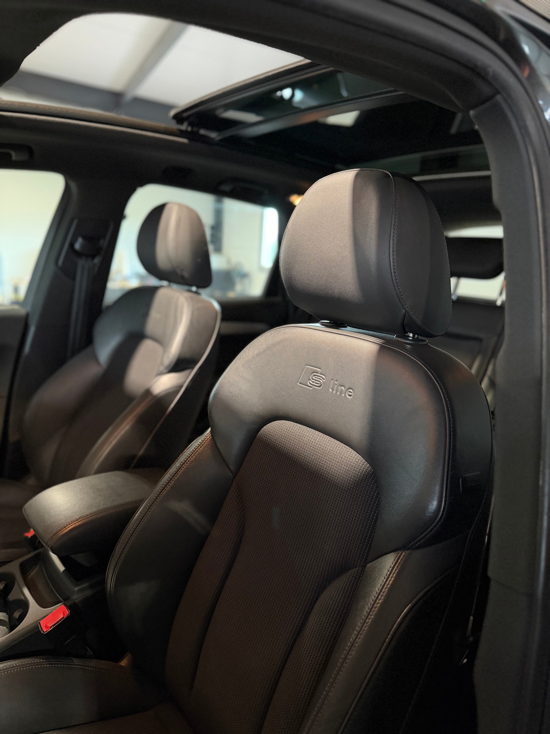 AUDI Q5 2.0 TFSI quattro-image-11