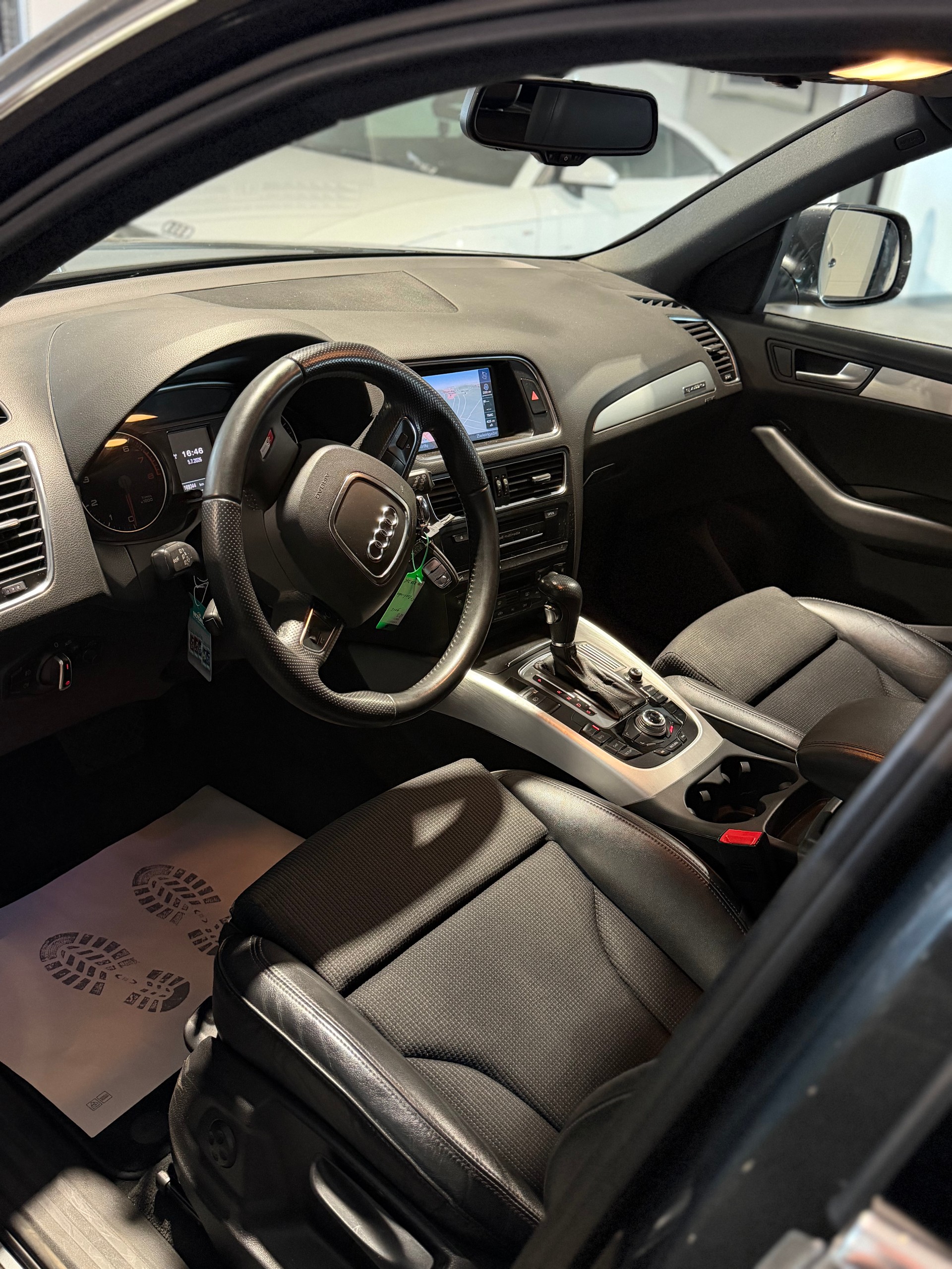 AUDI Q5 2.0 TFSI quattro-image-7