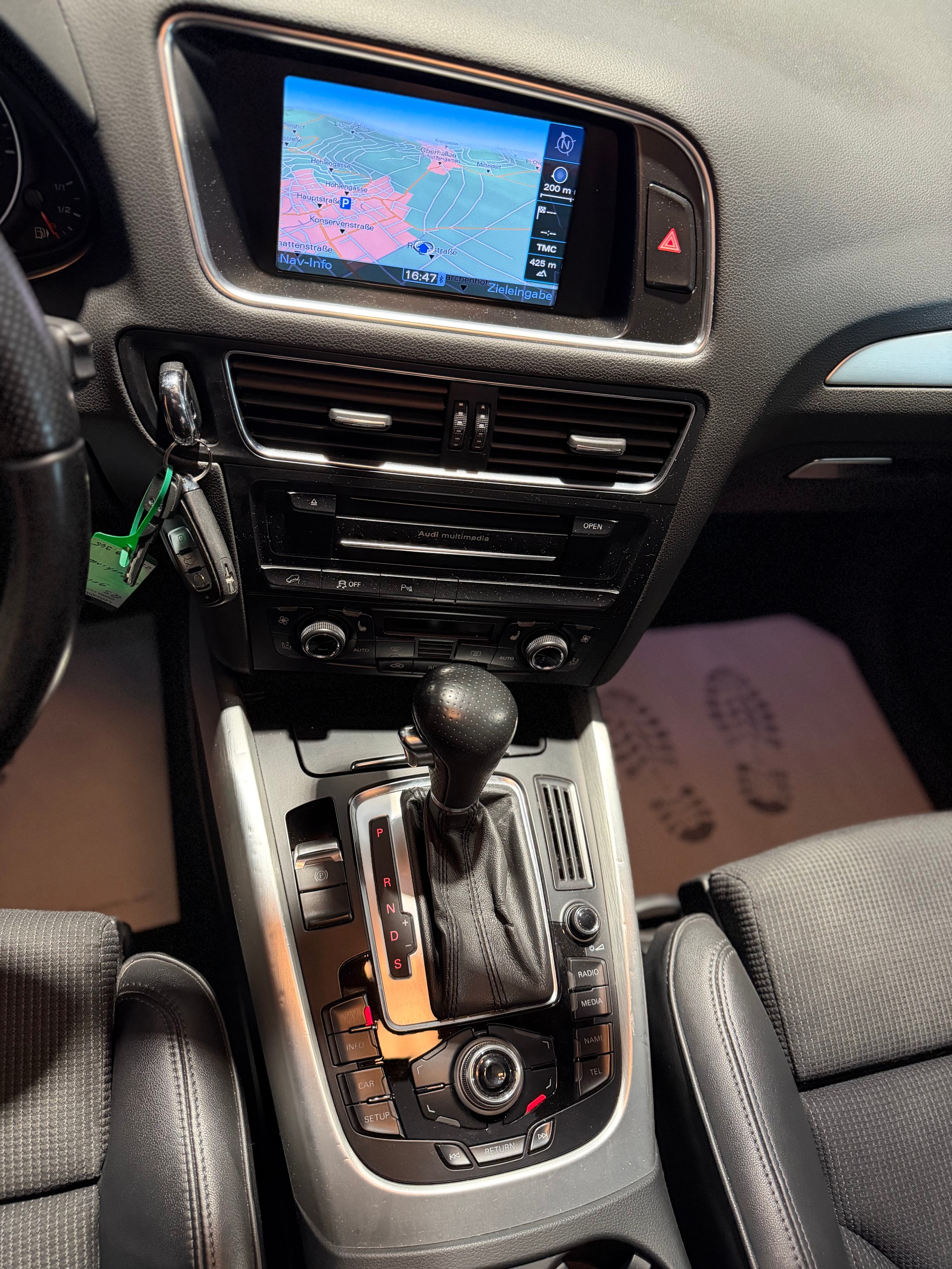 AUDI Q5 2.0 TFSI quattro-image-12