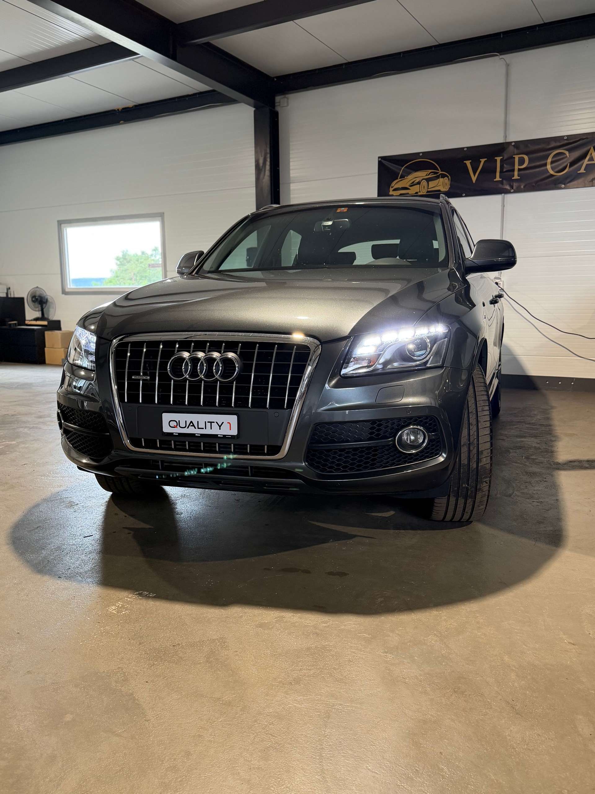 AUDI Q5 2.0 TFSI quattro-image-1