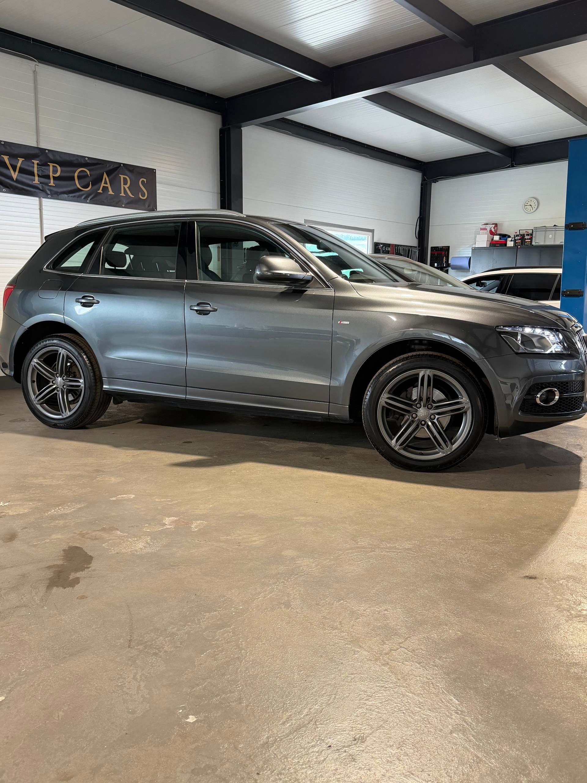 AUDI Q5 2.0 TFSI quattro-image-6
